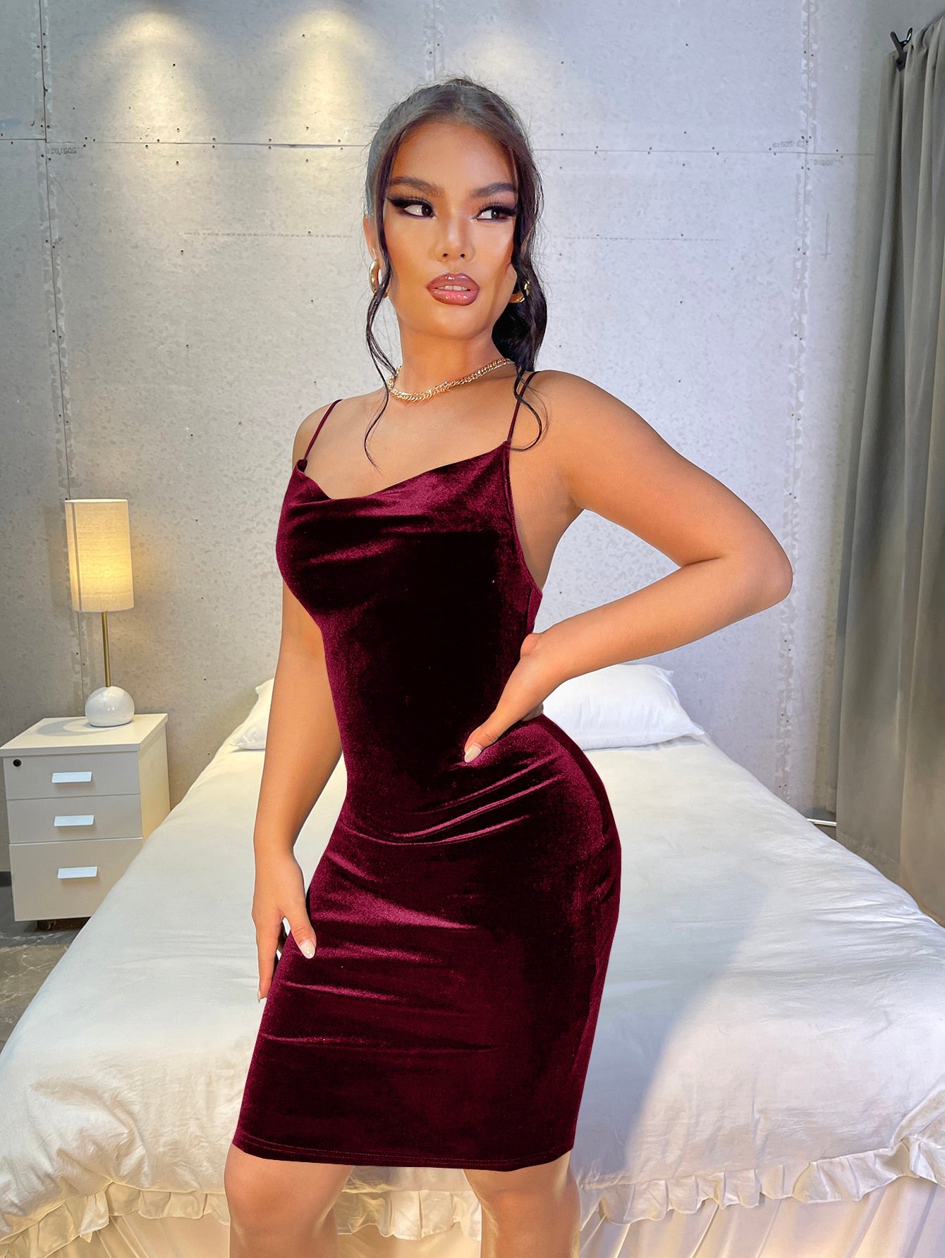 Vestido Midi Festa Elegante Em Veludo Com Brilho