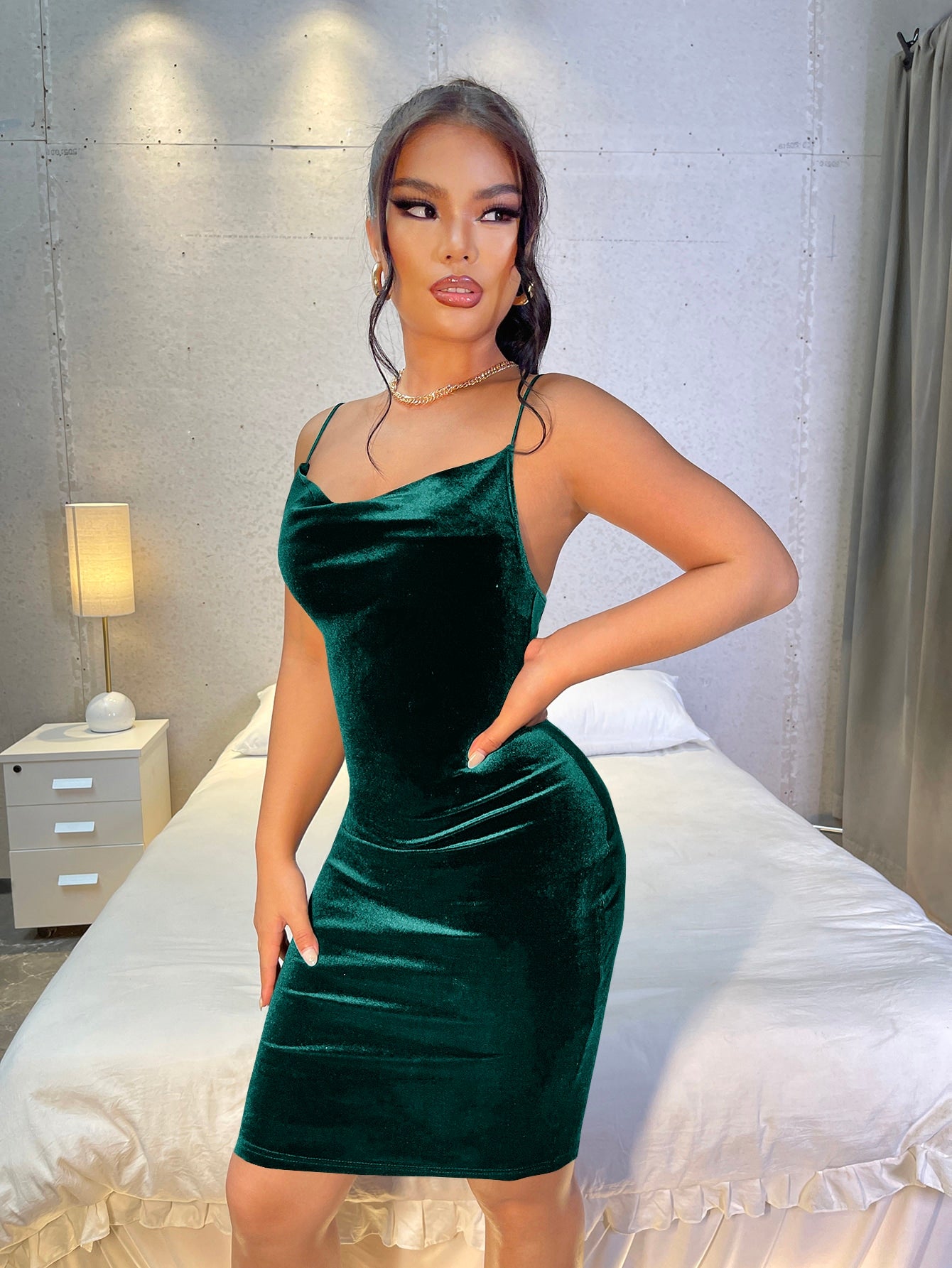 Vestido Midi Festa Elegante Em Veludo Com Brilho