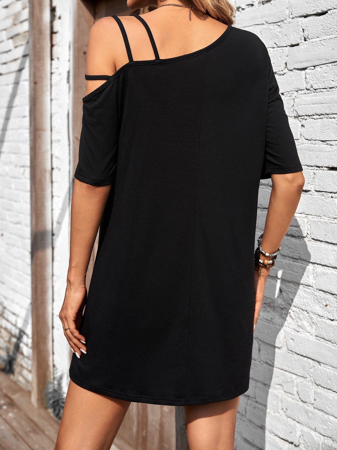 Vestido Curto Ombro Único Com Alças Assimétricas