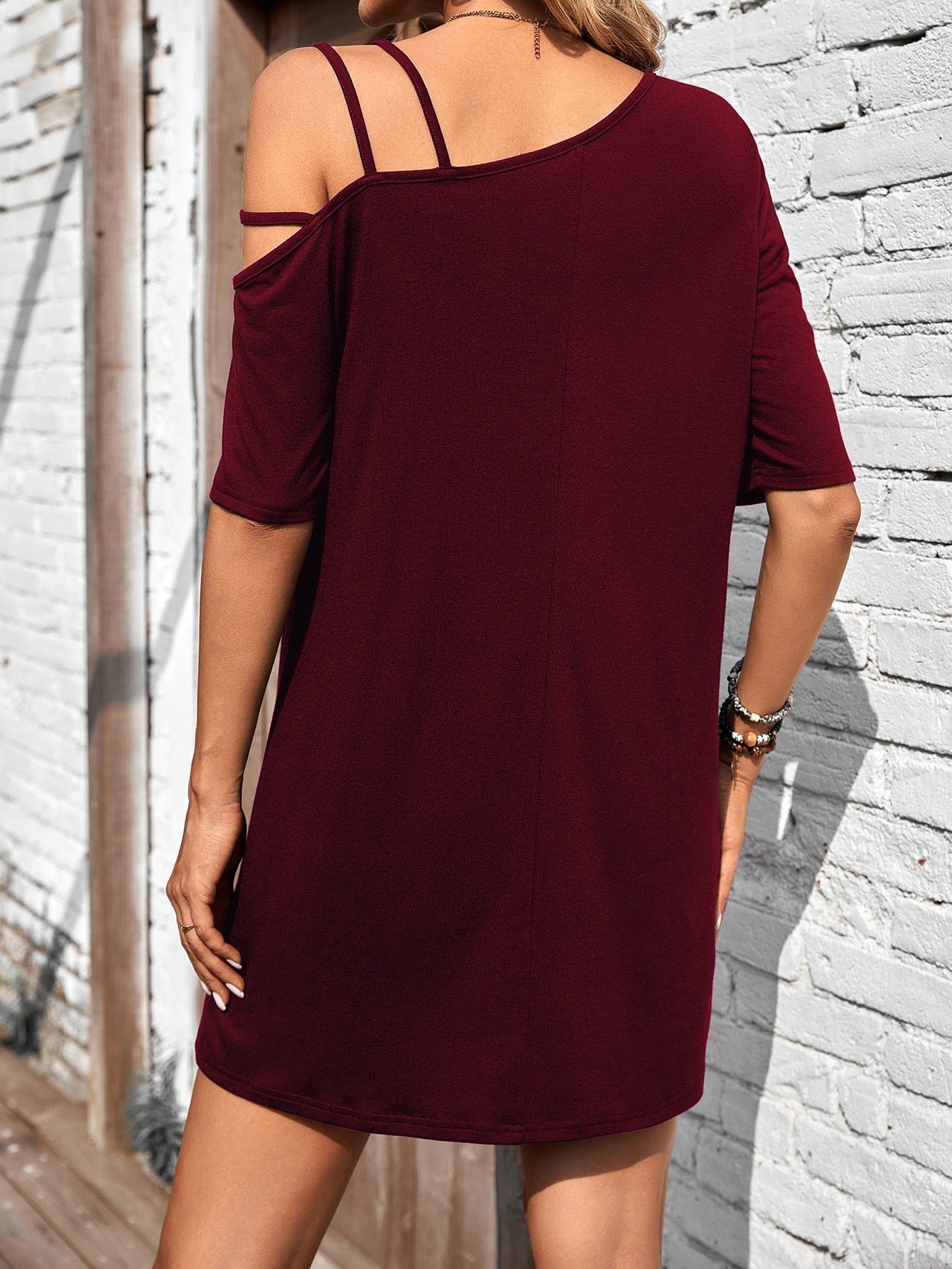 Vestido Curto Ombro Único Com Alças Assimétricas