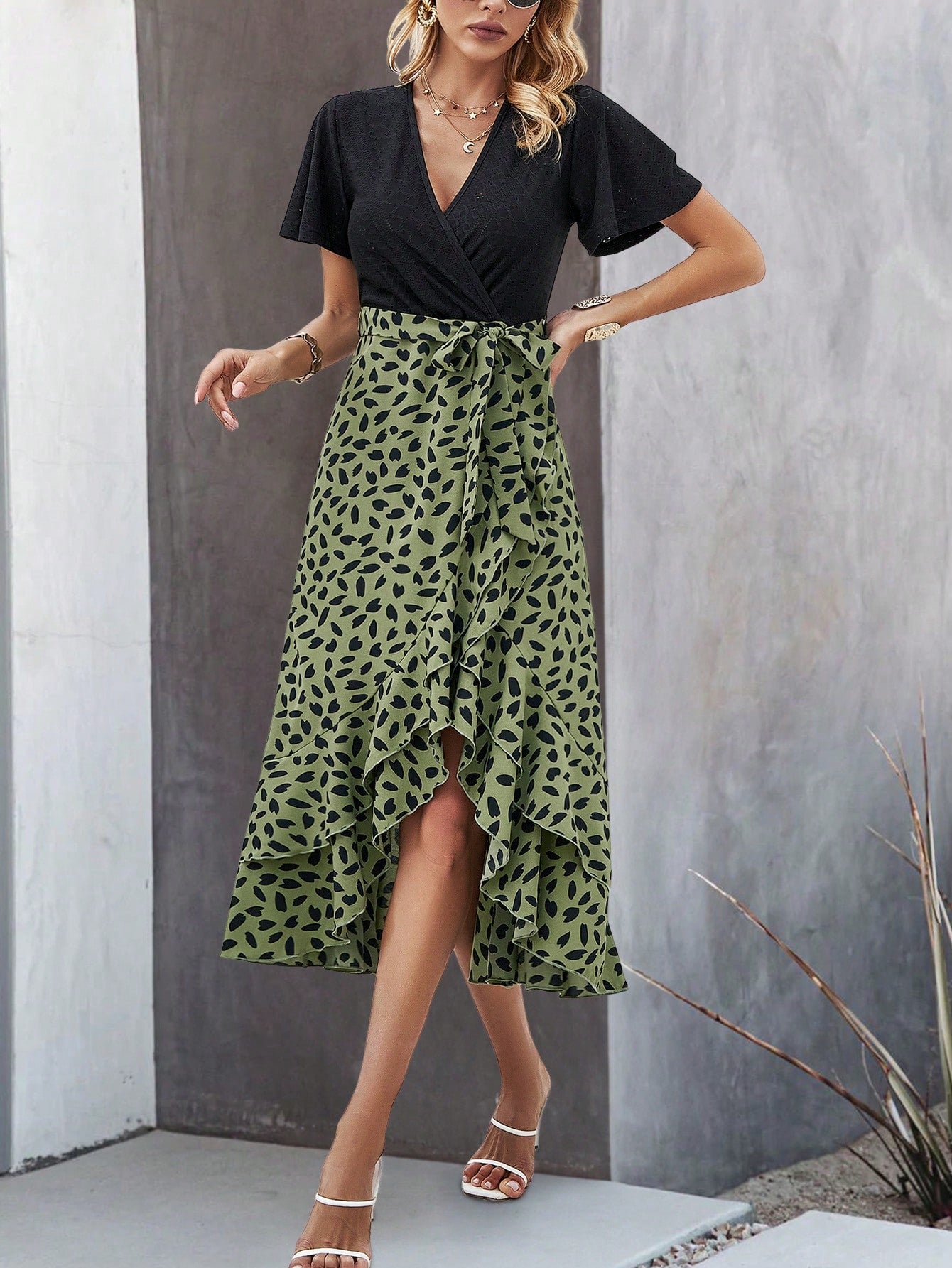 Vestido Midi Transpassado Com Saia Estampada