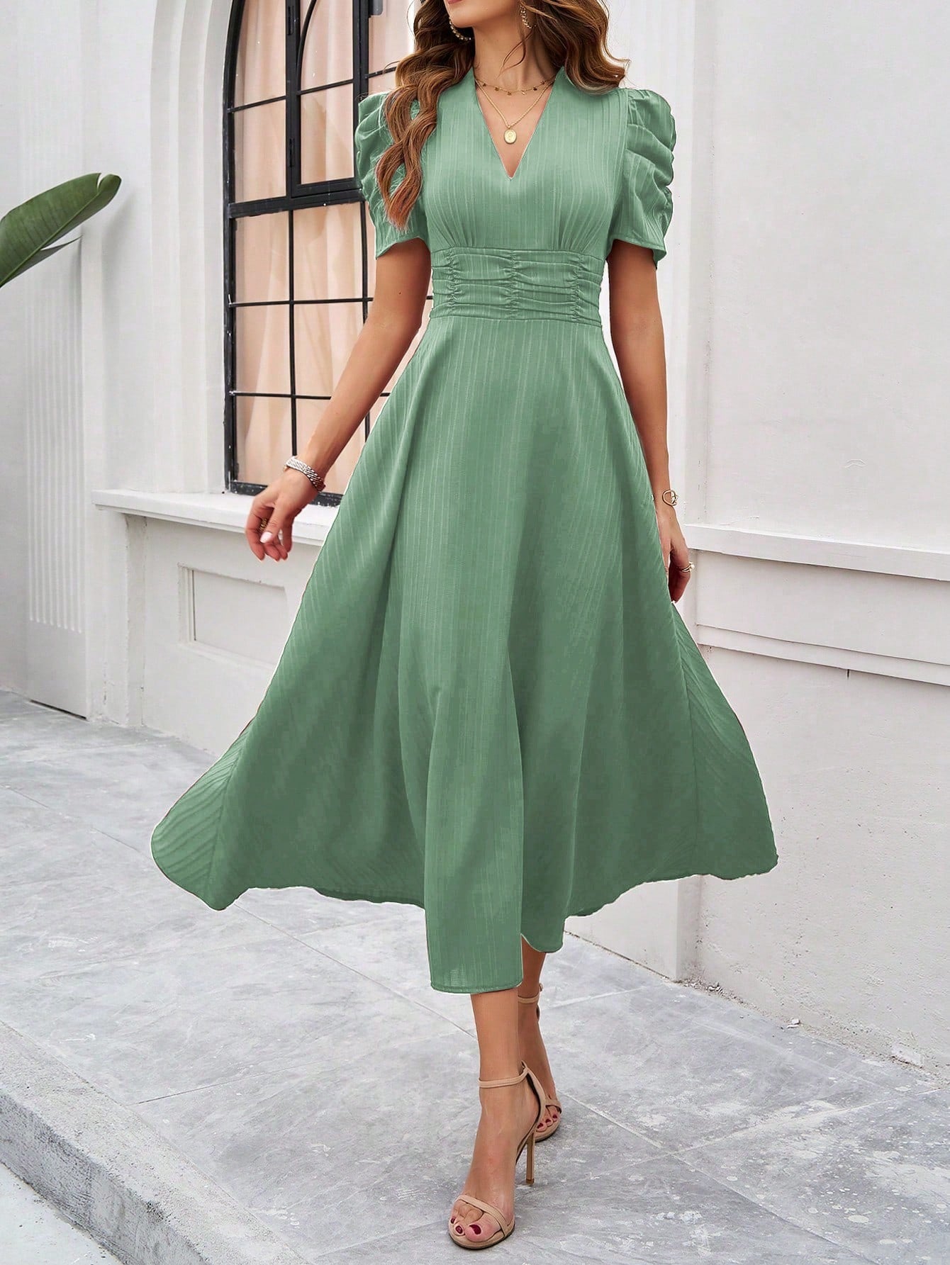 Vestido Midi Evasê Elegante Com Manga Bufante
