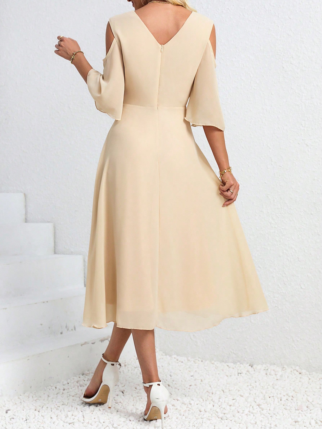Vestido Midi Evasê Elegante Com Manga Vazado Ombro