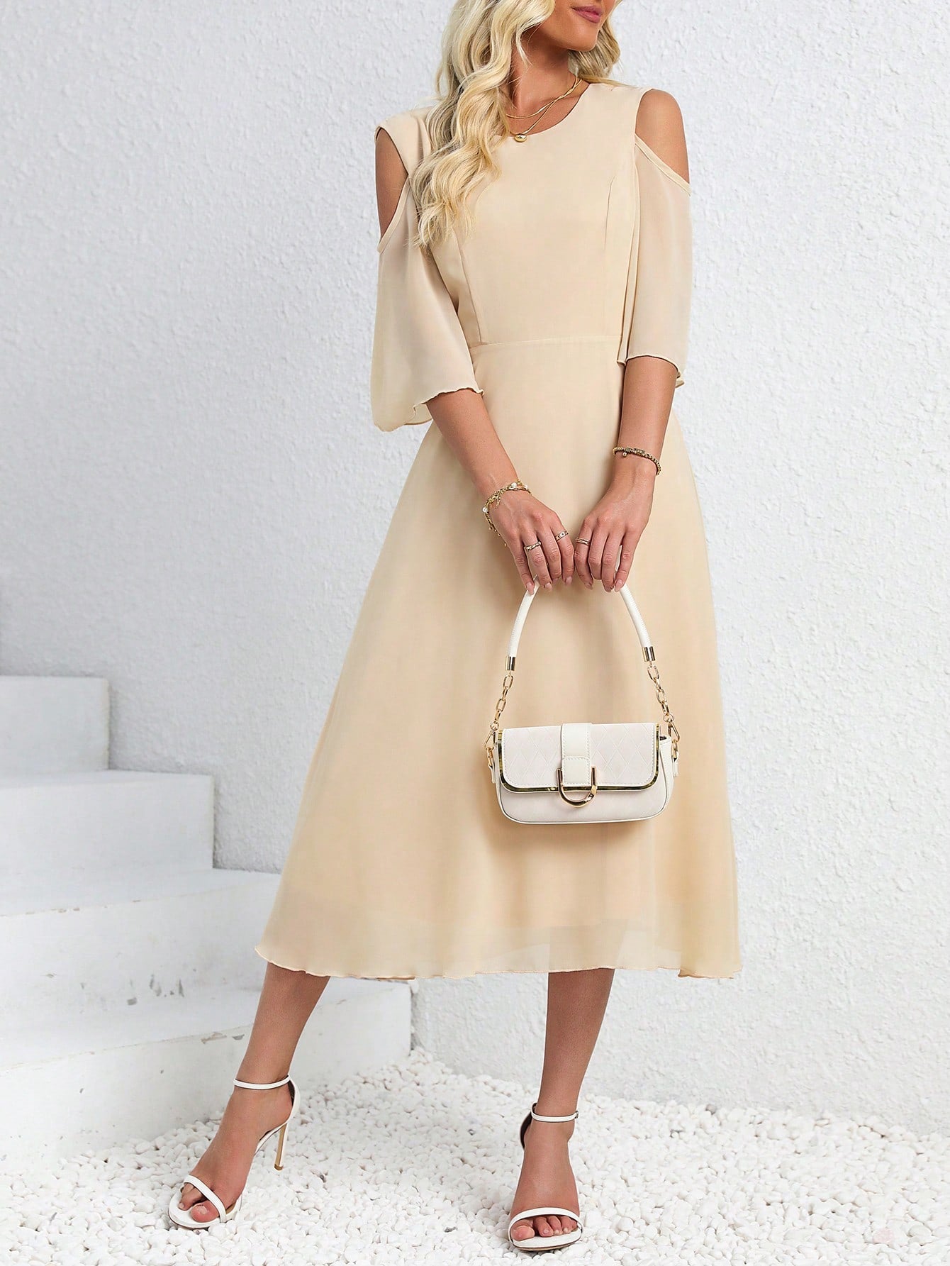 Vestido Midi Evasê Elegante Com Manga Vazado Ombro