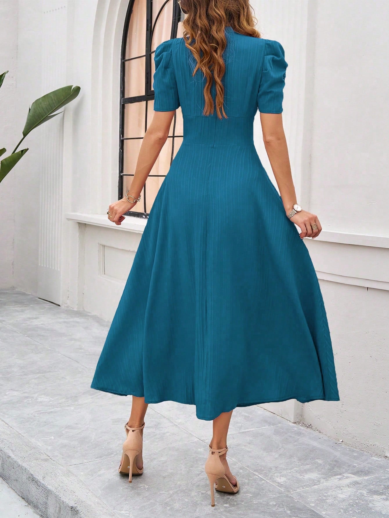Vestido Midi Evasê Elegante Com Manga Bufante