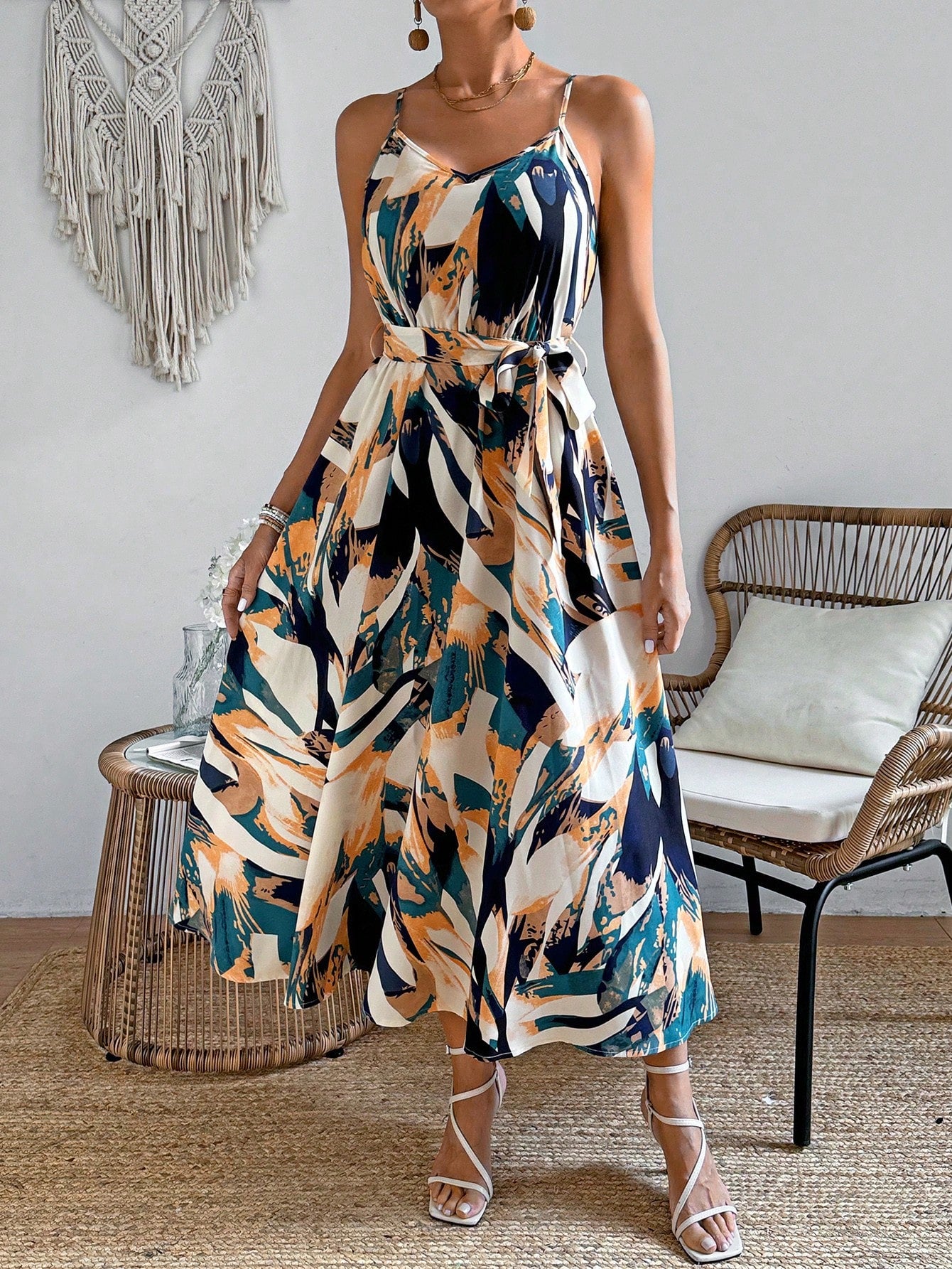 Vestido Longo Estampado Com Cinto E Decote V