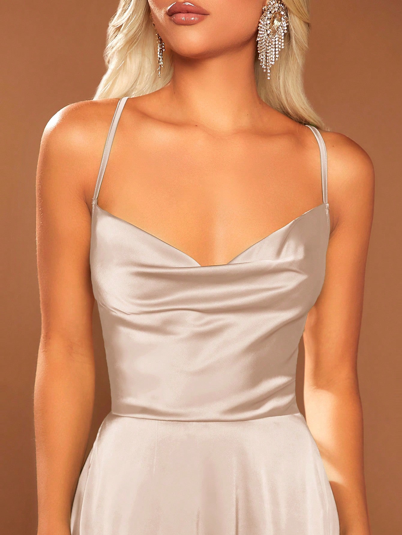 Vestido Longo Elegante Alças Finas Com Fenda Lateral