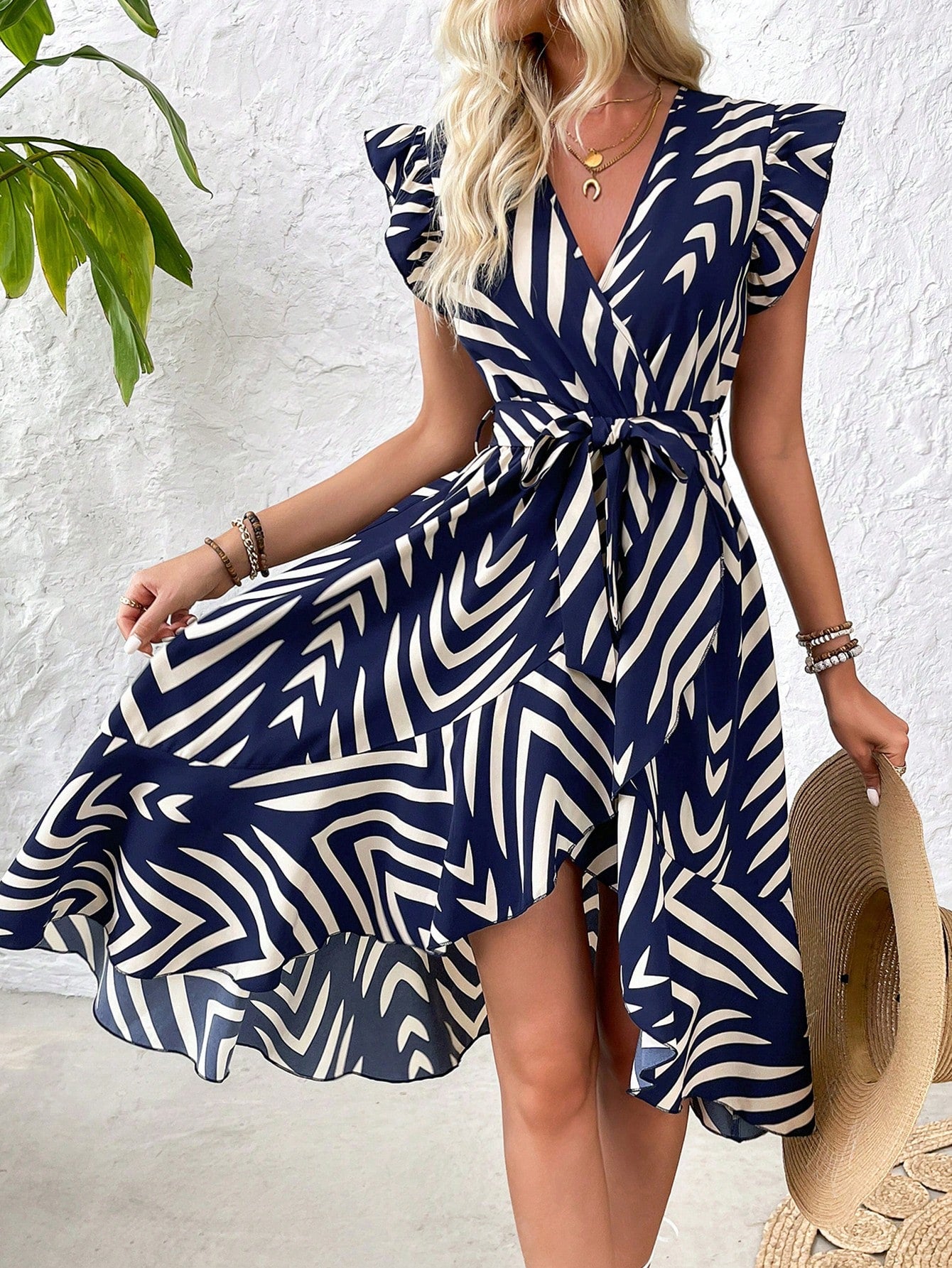 Vestido Midi Envelope Assimétrico Estampa Moderna