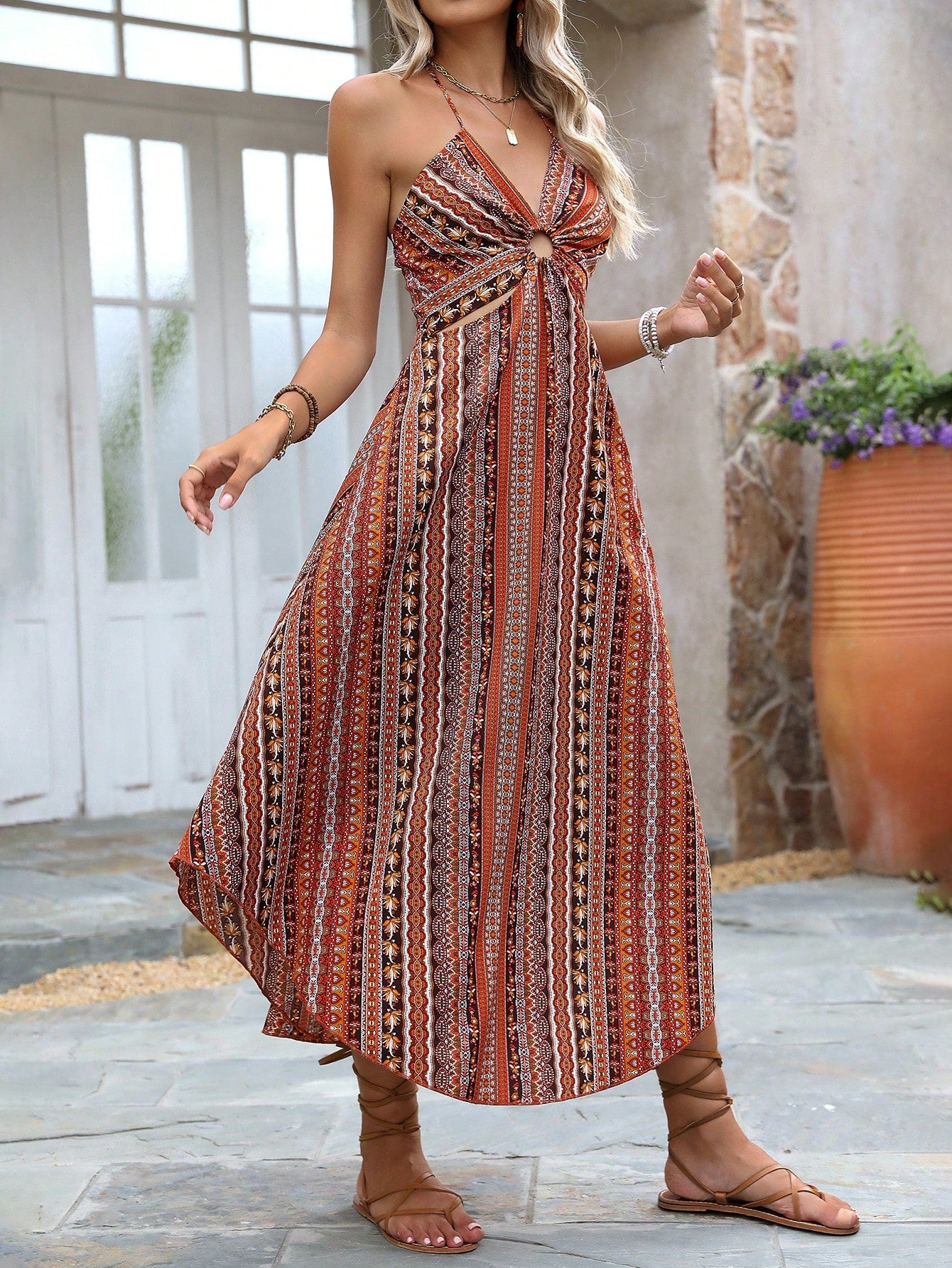 Vestido Longo Estampado Étnico Com Fenda E Recorte Frontal