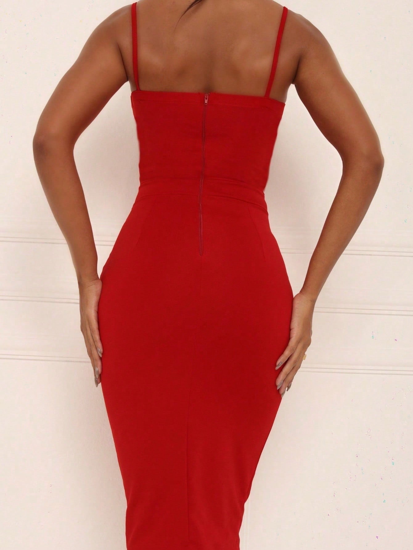 Vestido Midi Tubinho Justo Alças Finas Com Bojo Estruturado