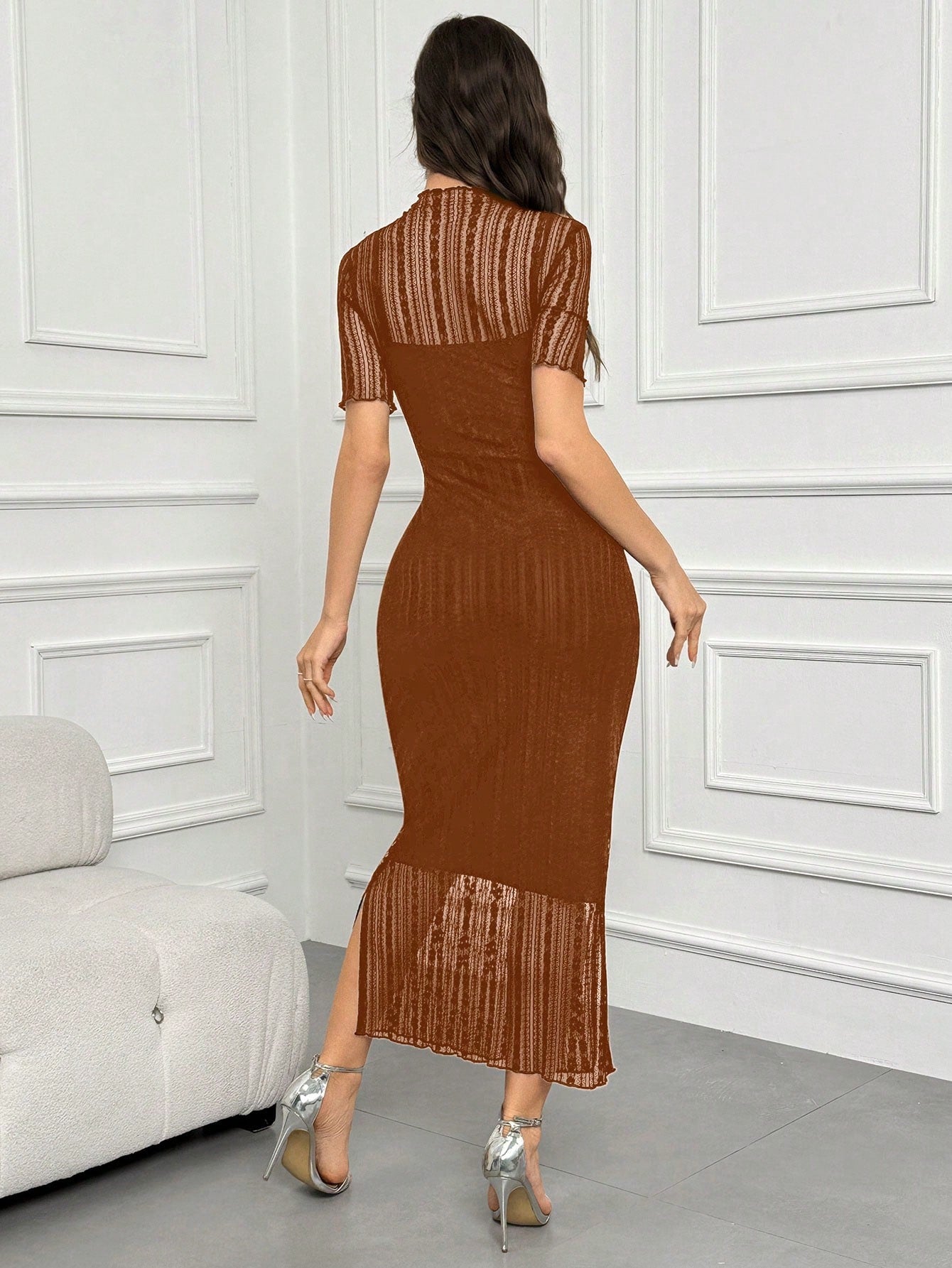 Vestido Longo Elegante Com Transparência E Gola Alta