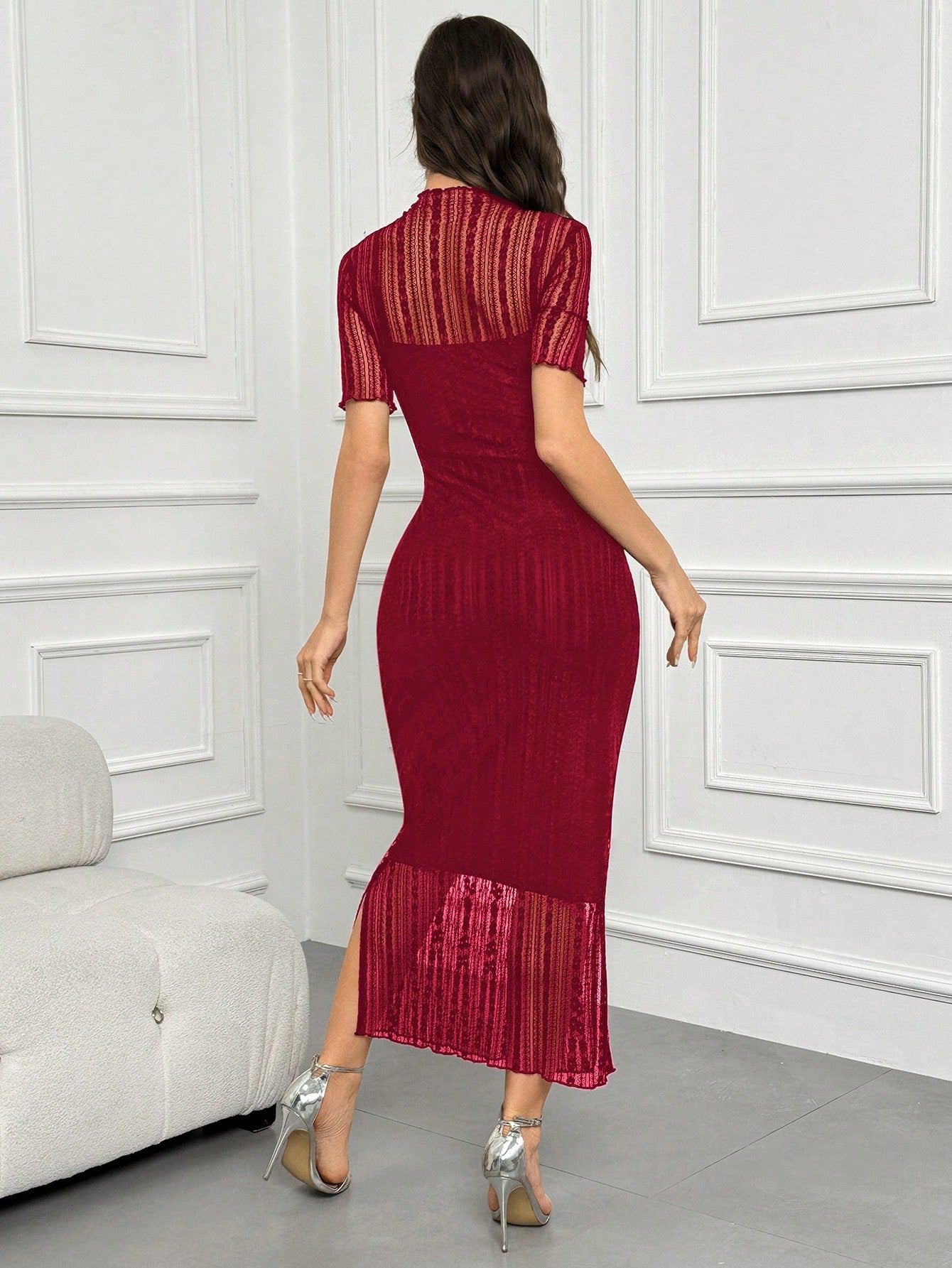Vestido Longo Elegante Com Transparência E Gola Alta