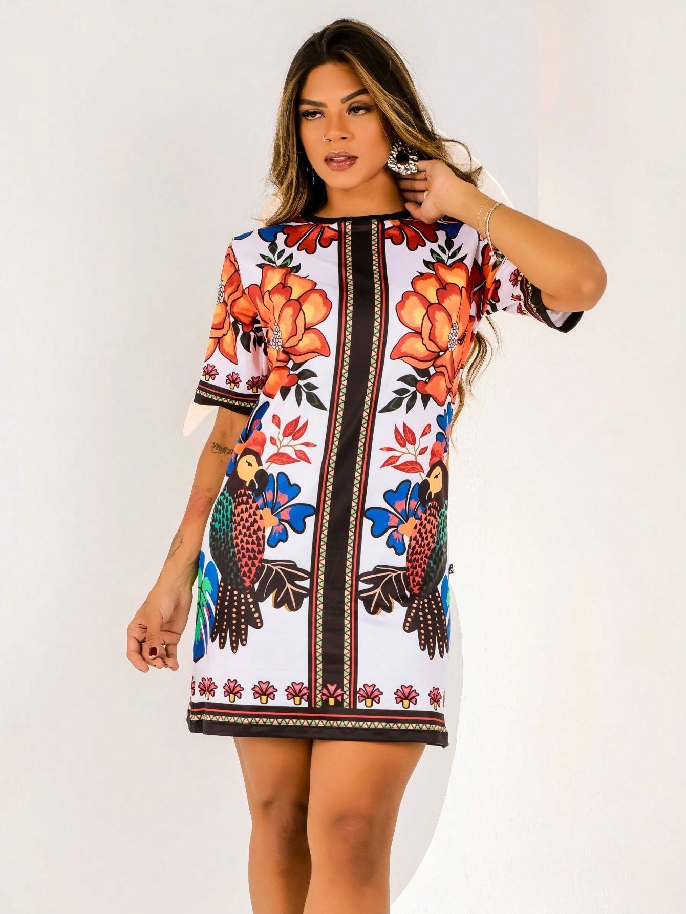 Vestido Curto Estampado Colorido Mangas Curtas