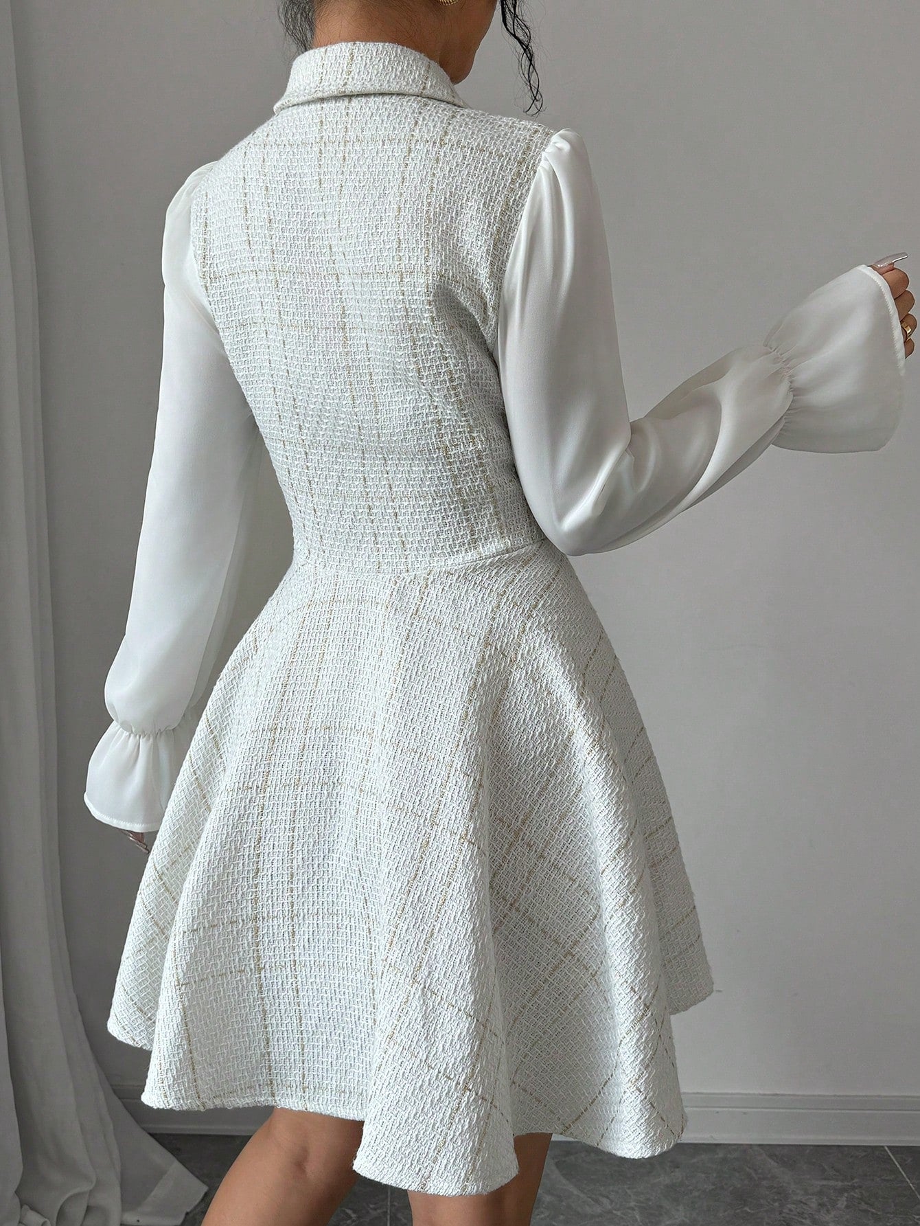 Vestido Blazer Curto Rodado Com Manga Longa E Botões