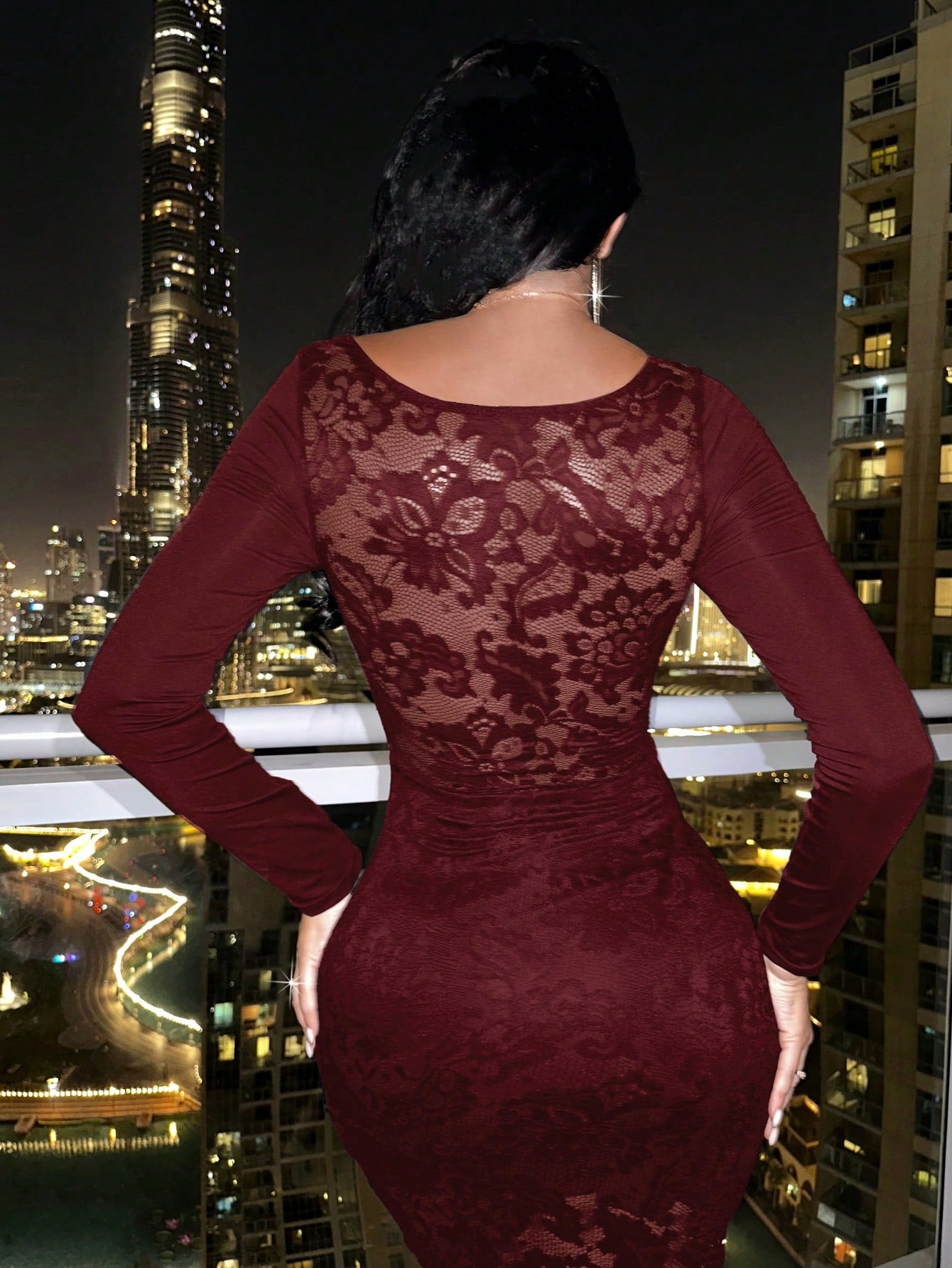 Vestido Curto De Renda Manga Longa Com Transparência Elegante