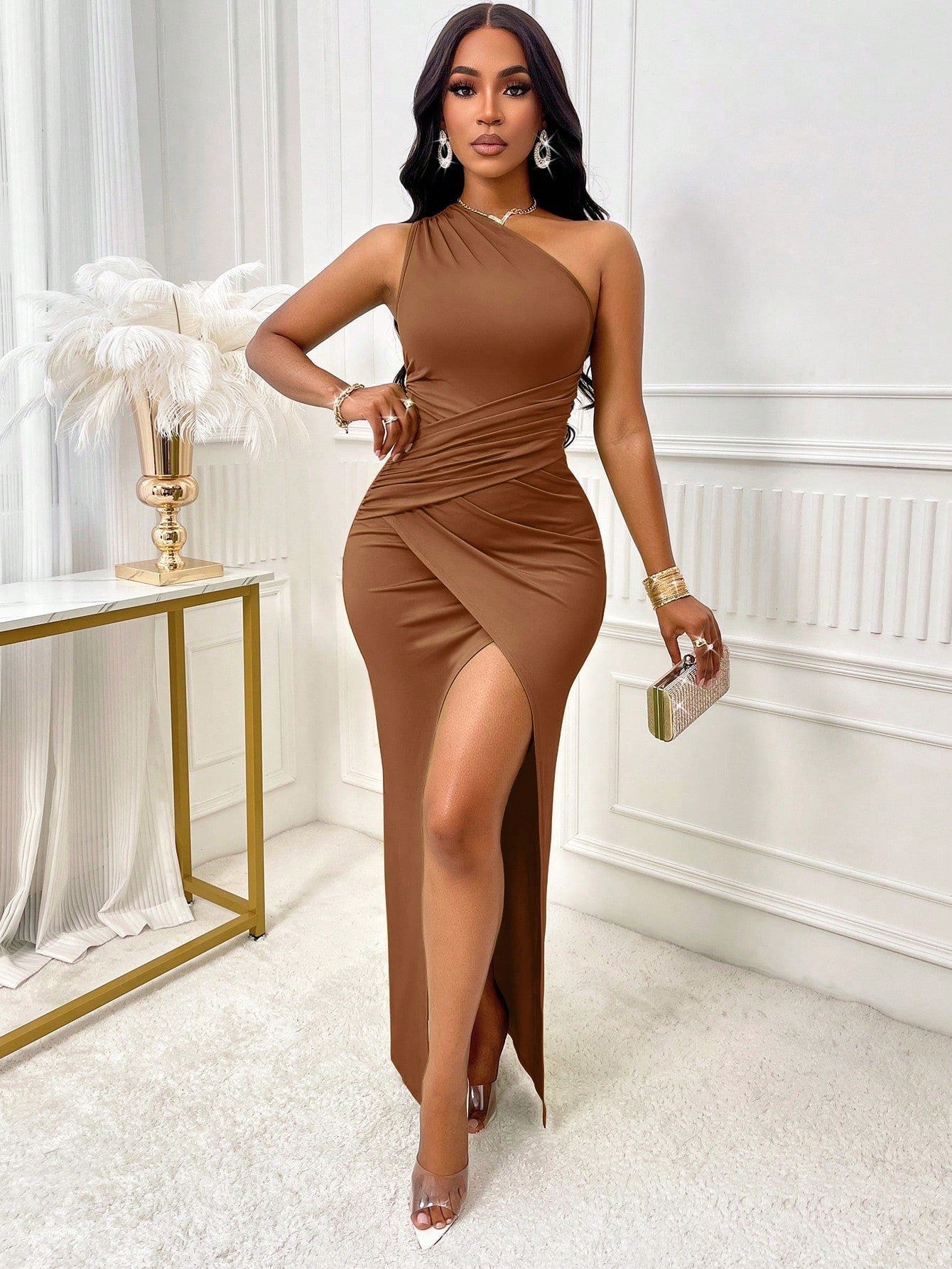 Vestido Longo Justo Um Ombro Só Com Fenda Sofisticada