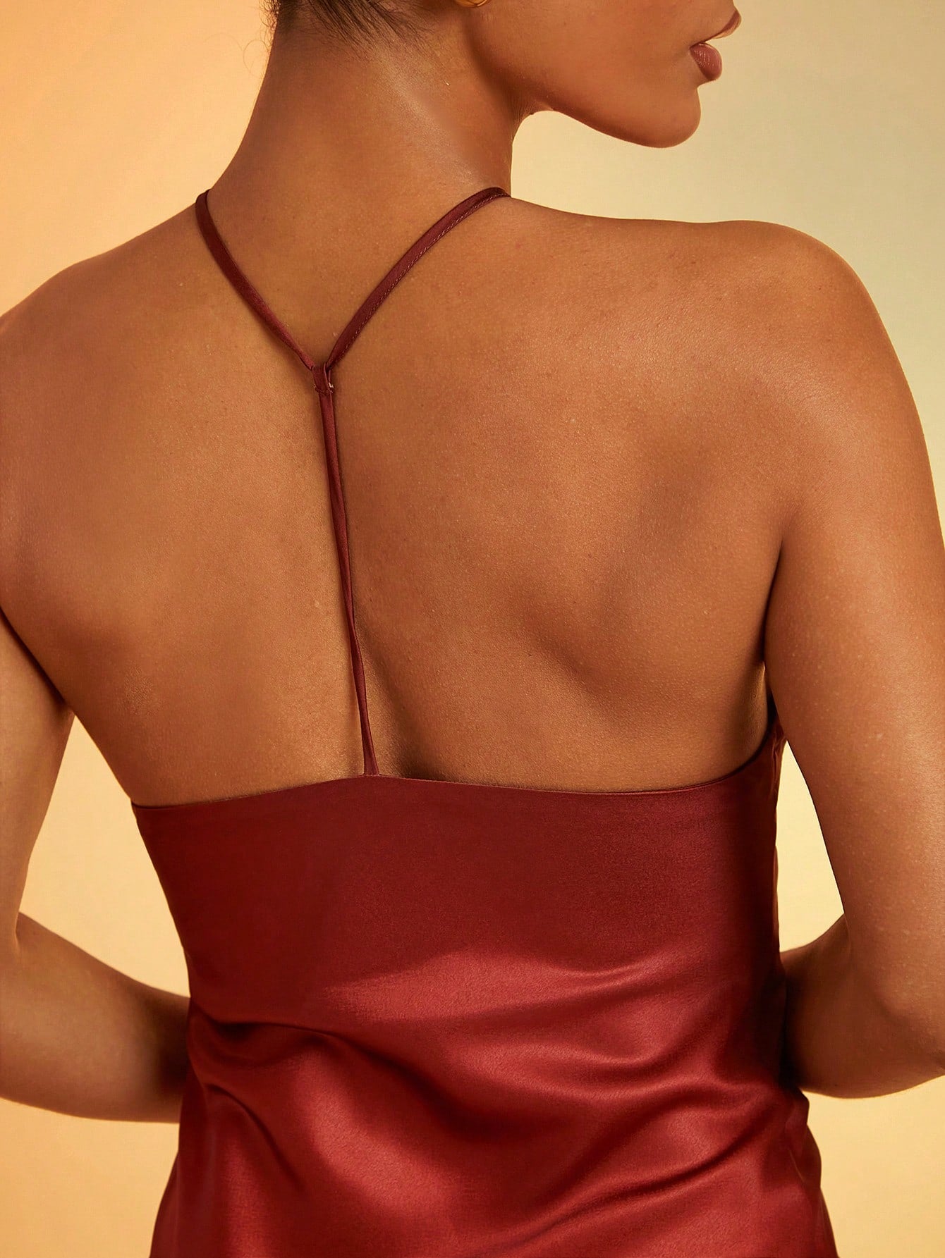 Vestido Longo de Alças Finas em Cetim Degradê Elegante