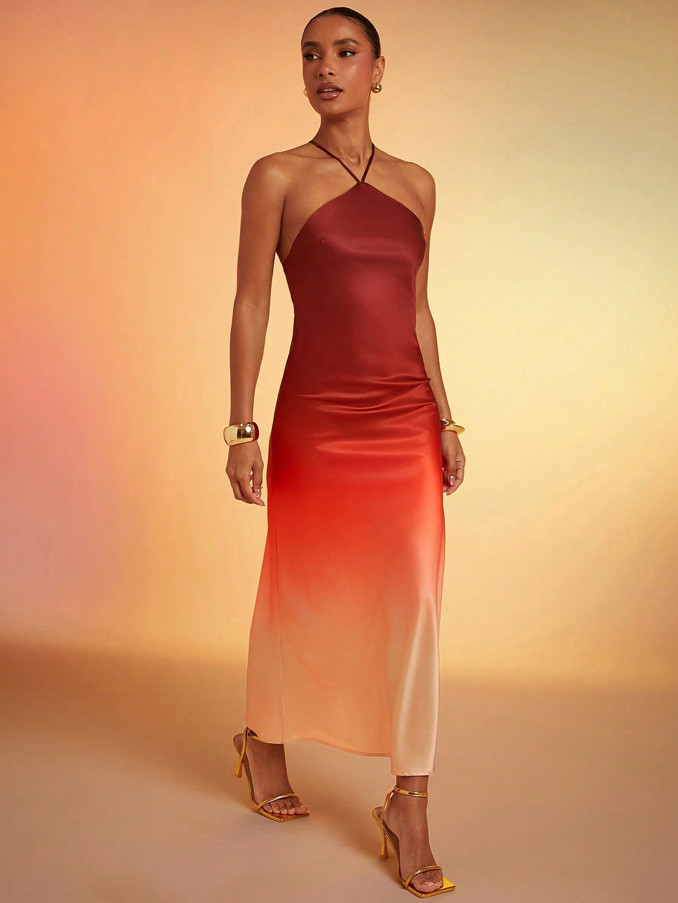 Vestido Longo de Alças Finas em Cetim Degradê Elegante
