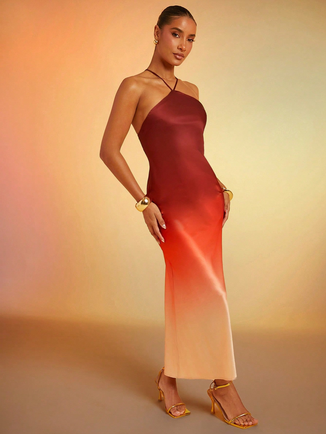Vestido Longo de Alças Finas em Cetim Degradê Elegante