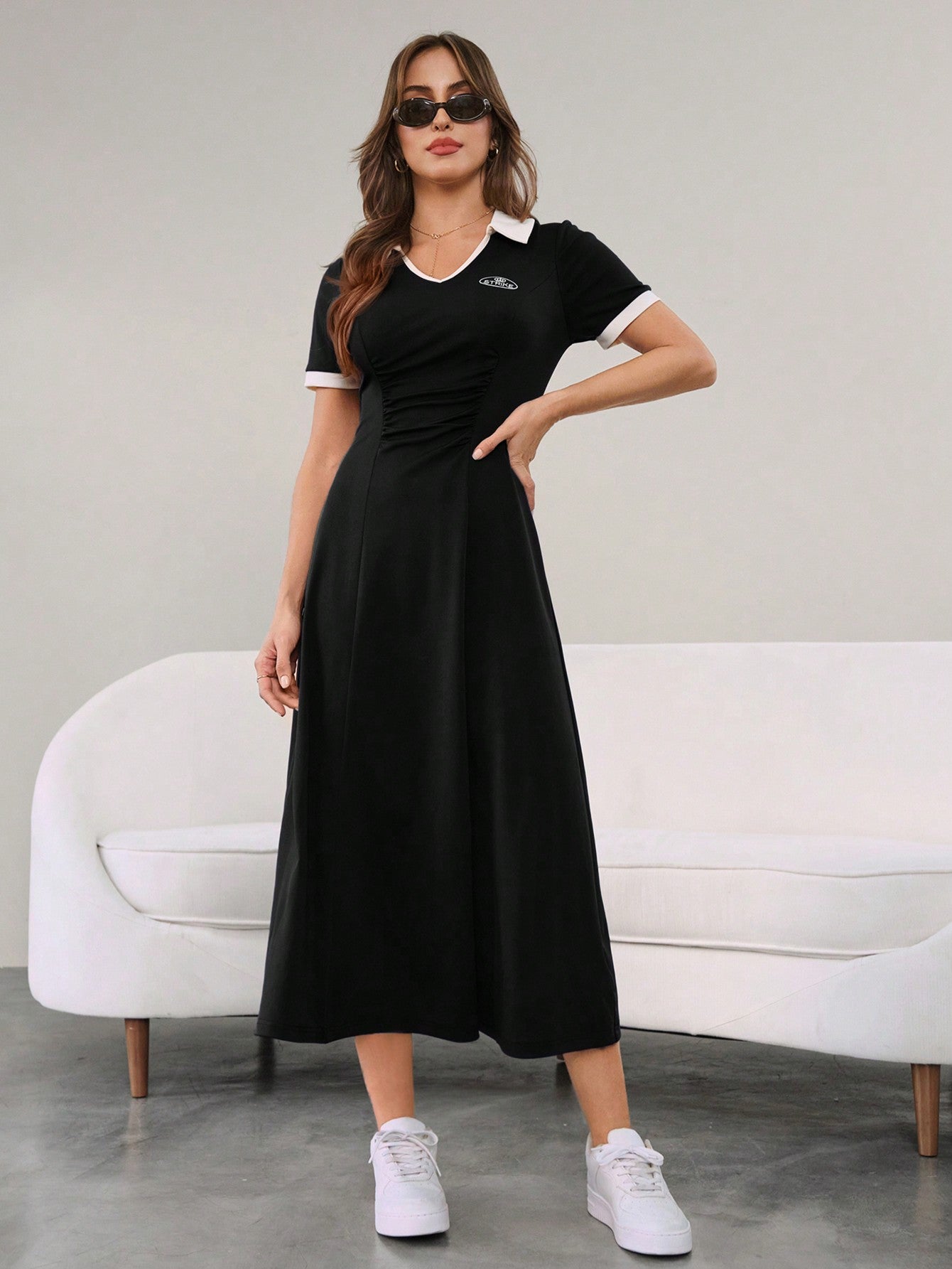 Vestido Longo Minimalista Decote V Cintura Ajustada