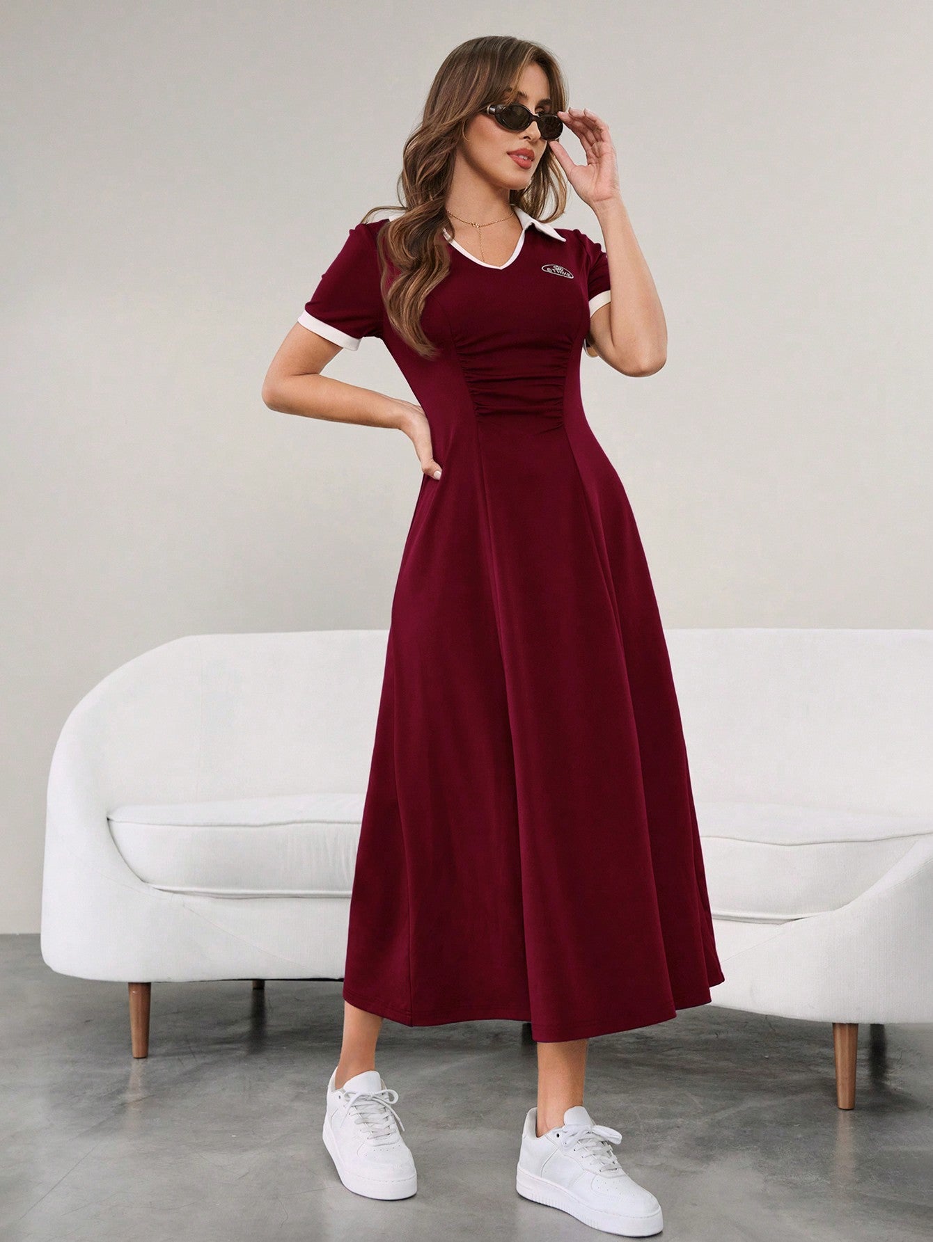 Vestido Longo Minimalista Decote V Cintura Ajustada