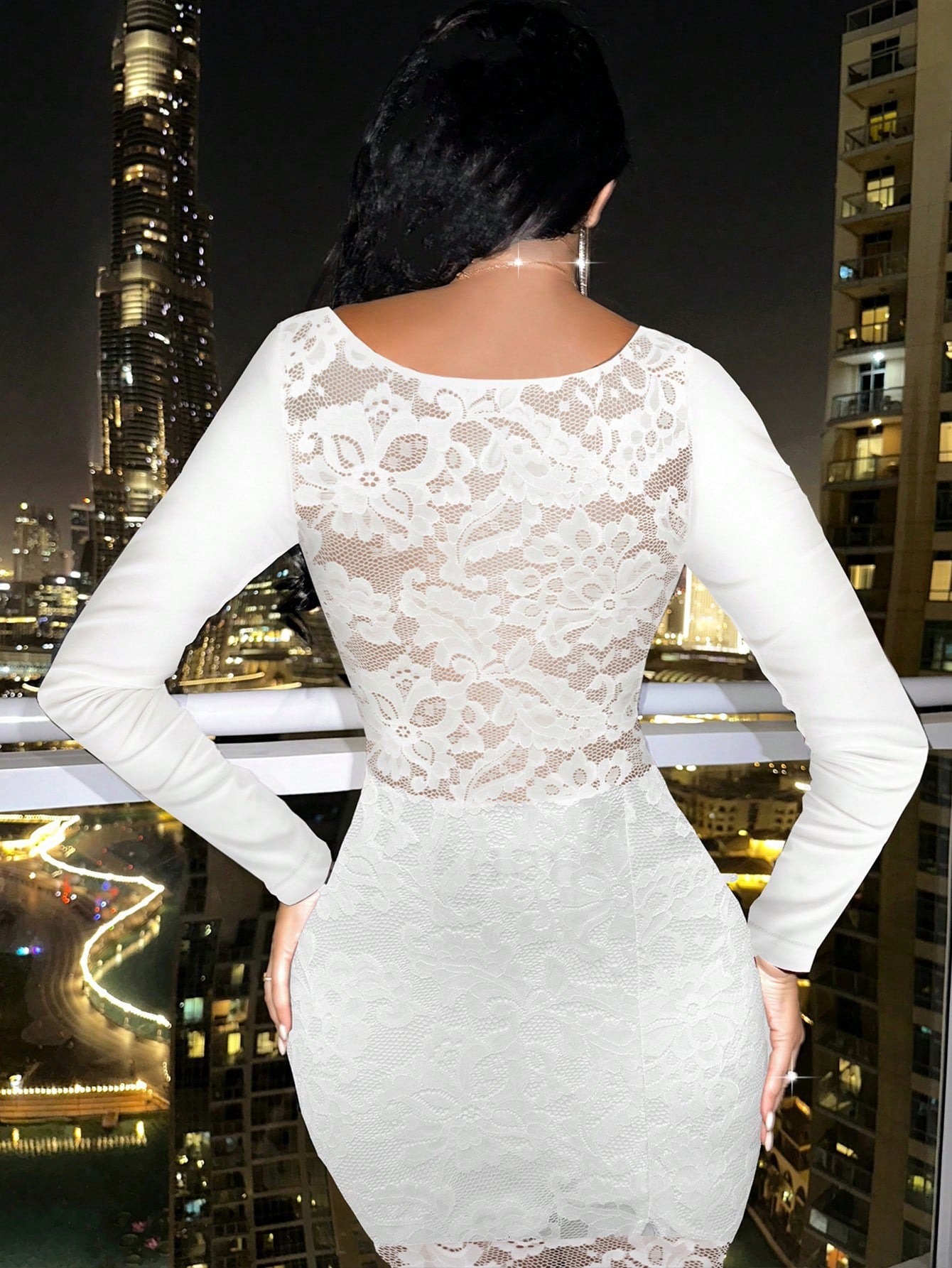 Vestido Curto De Renda Manga Longa Com Transparência Elegante
