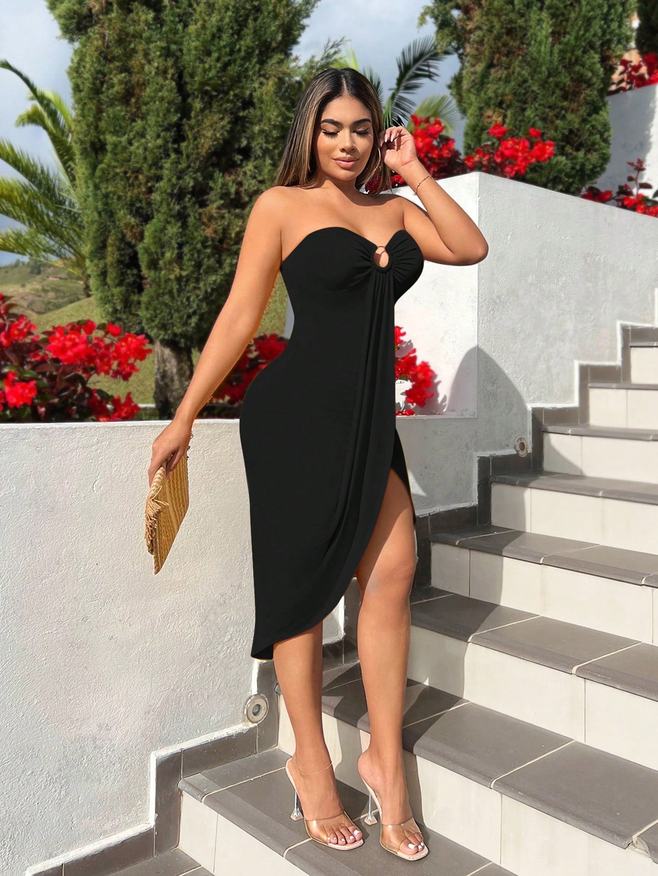 Vestido Curto Tomara Que Caia Assimétrico Com Fenda