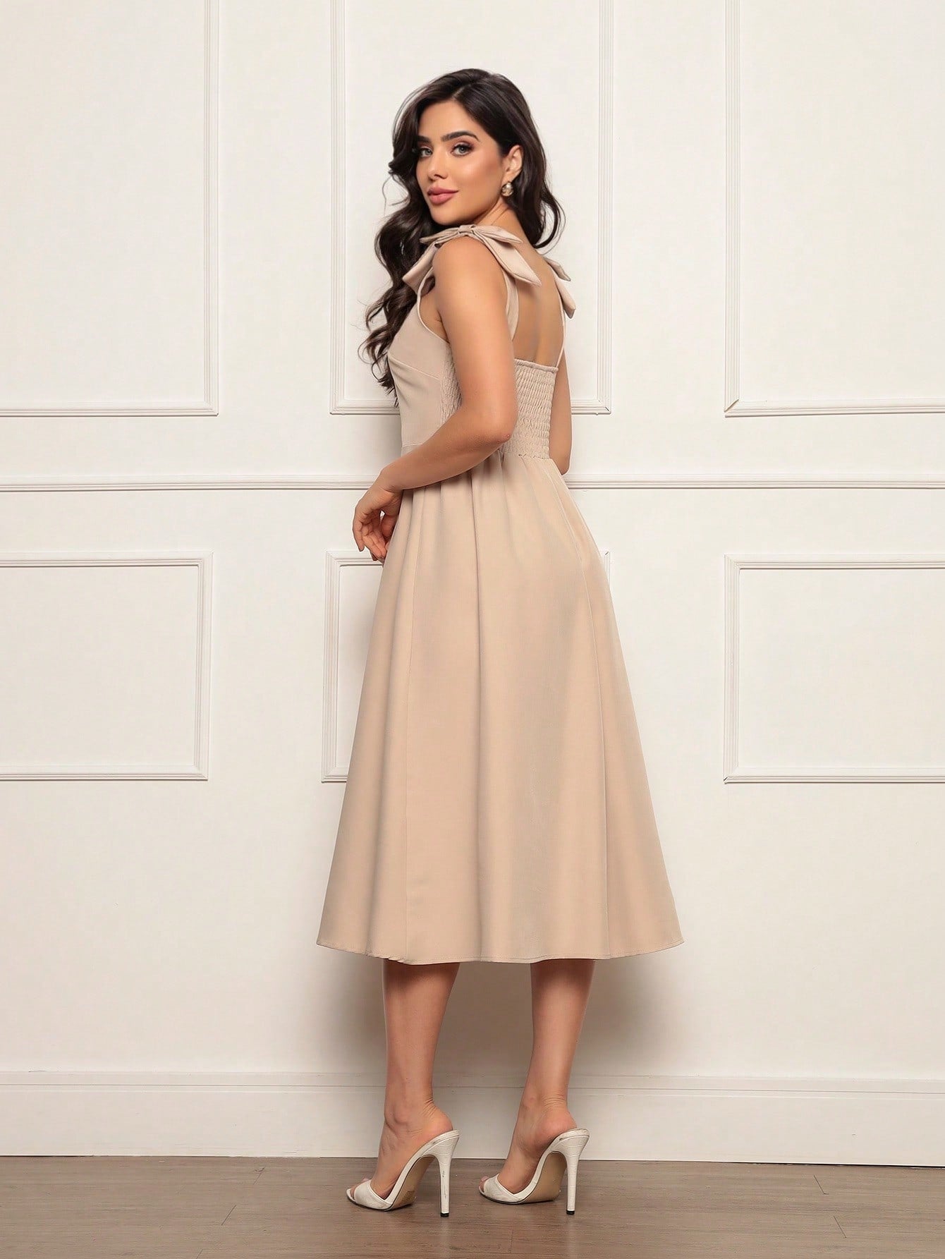 Vestido Midi Evasê Elegante Com Laço No Ombro