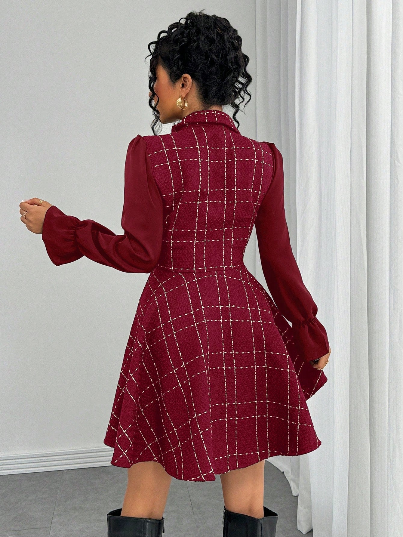 Vestido Blazer Curto Rodado Com Manga Longa E Botões