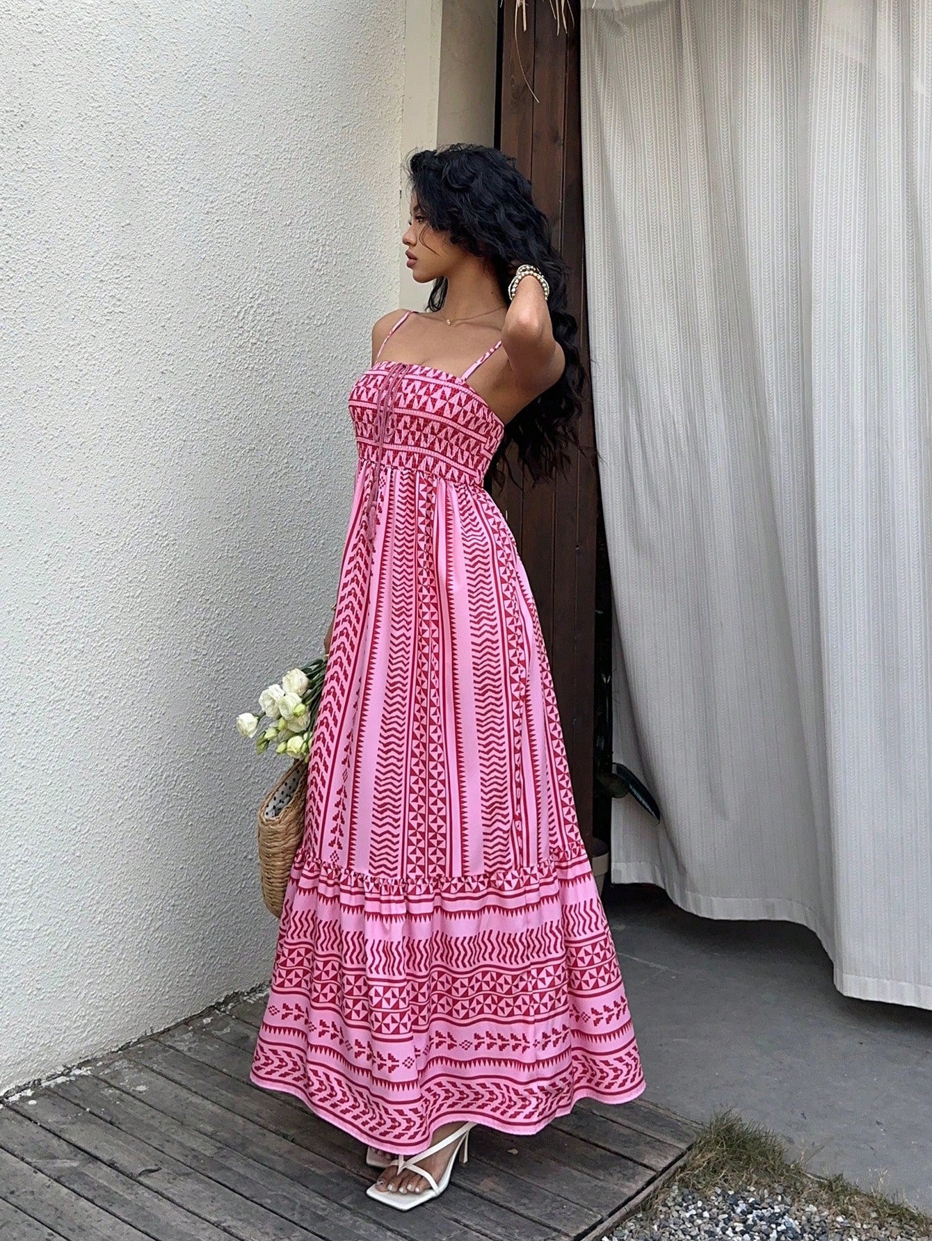 Vestido Midi Estampado Étnico com Alças Finas Ajustáveis