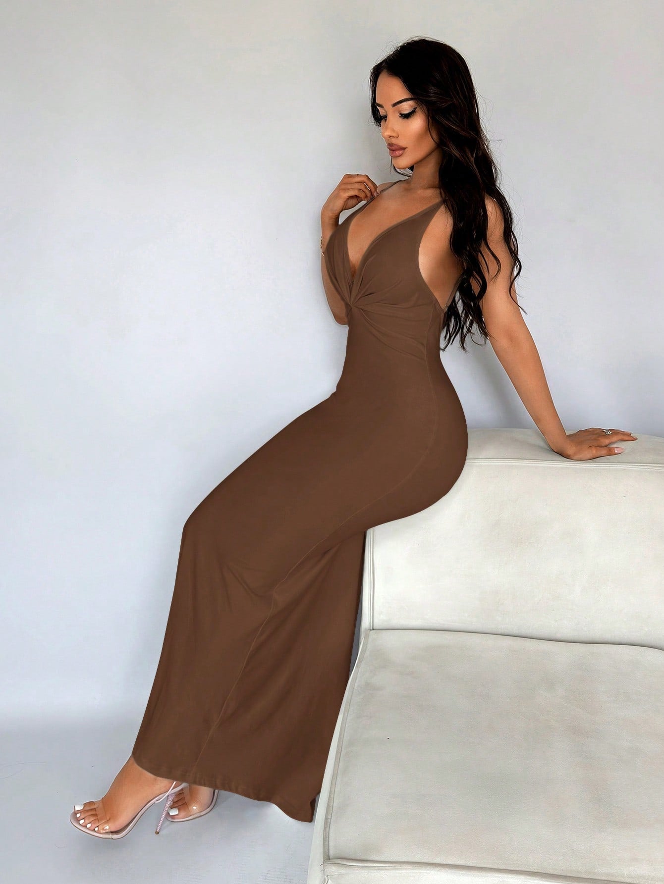 Vestido Longo Justo Elegante Decote Profundo Costas Abertas
