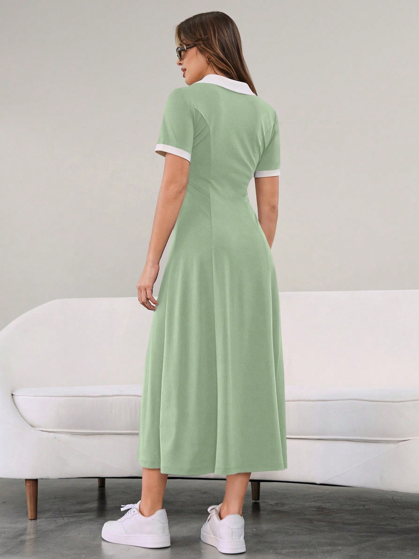 Vestido Longo Minimalista Decote V Cintura Ajustada