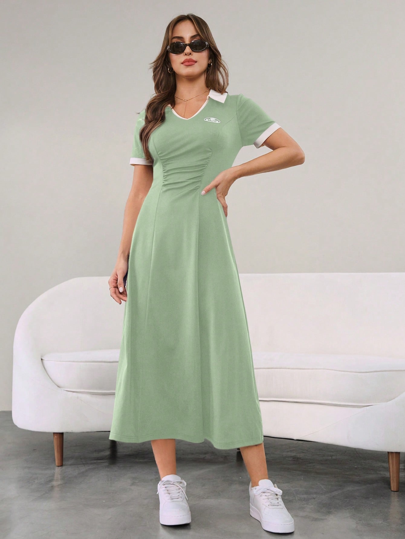 Vestido Longo Minimalista Decote V Cintura Ajustada