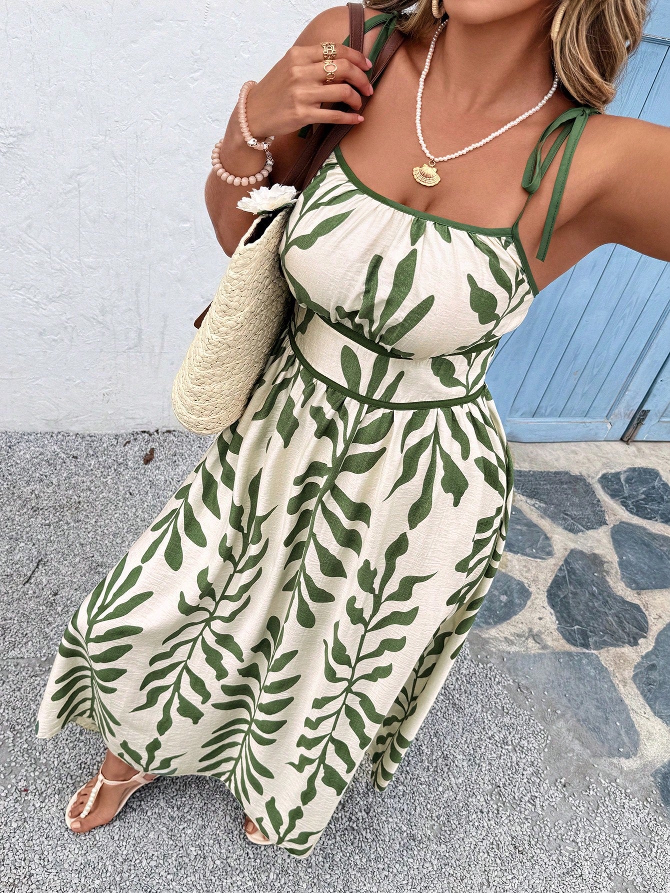 Vestido Longo Estampado com Alças Ajustáveis e Cintura Marcada