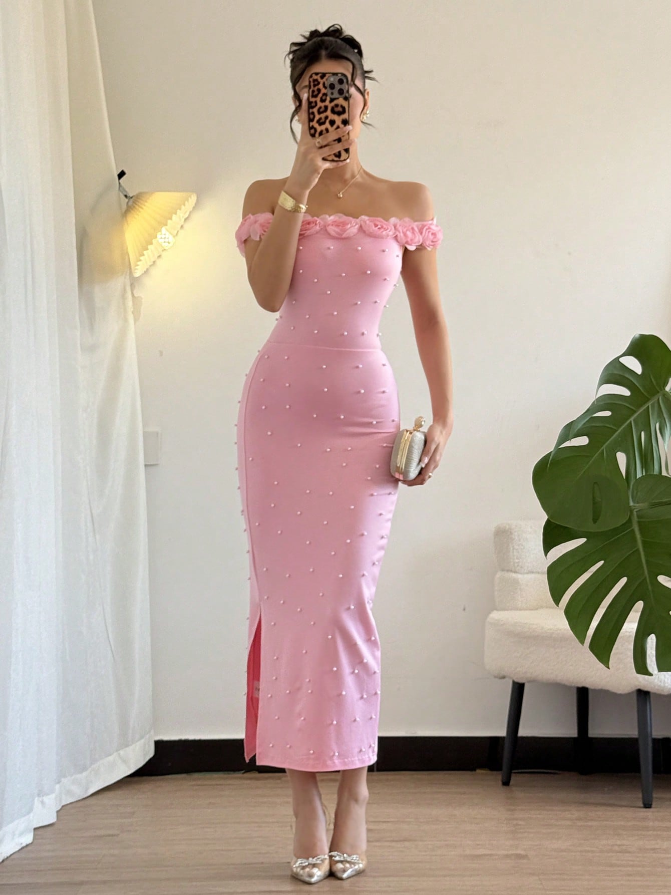 Vestido Longo Ombro a Ombro Com Pérolas e Flores