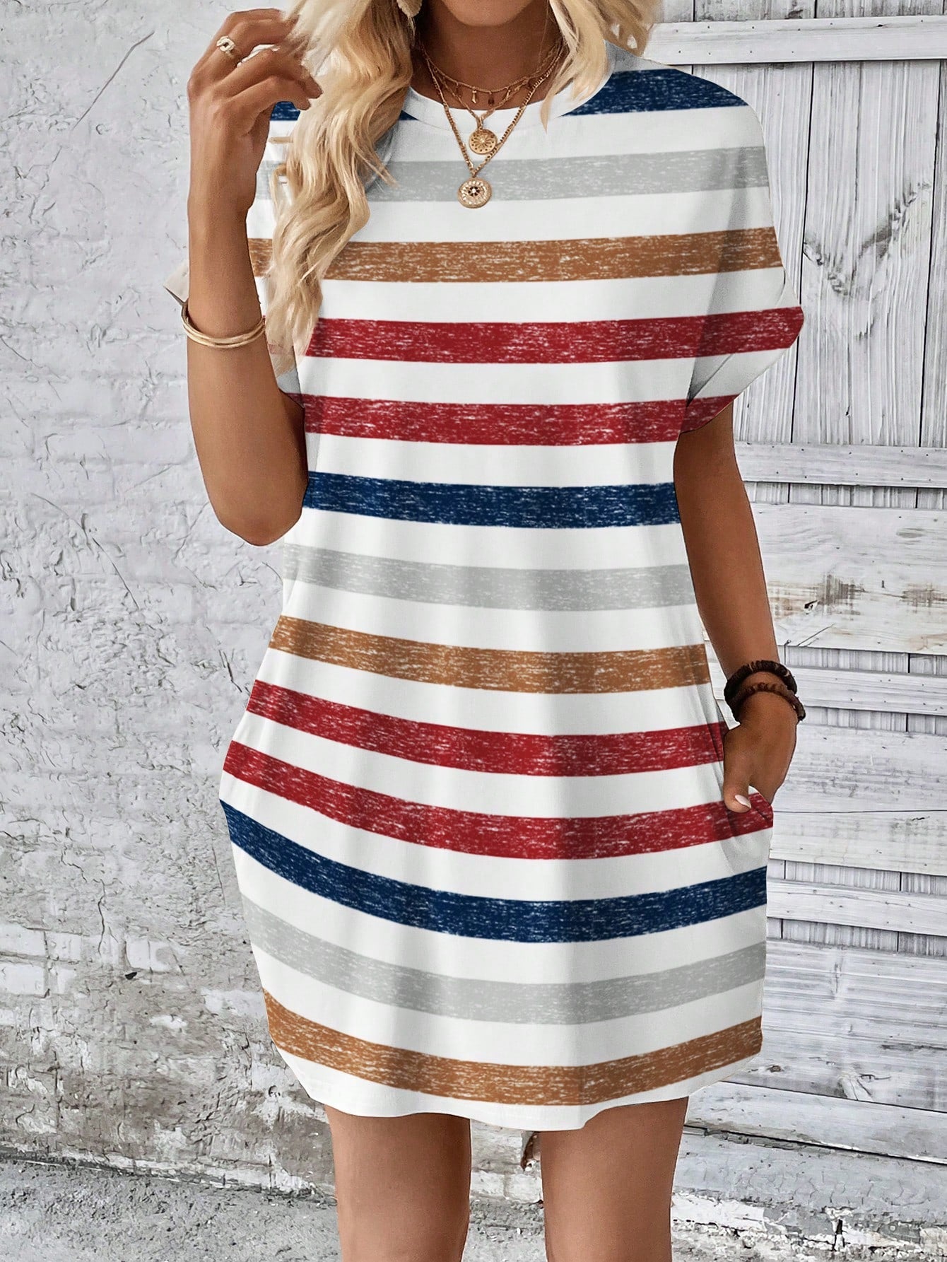 Vestido Curto Listrado Casual Com Bolsos Laterais