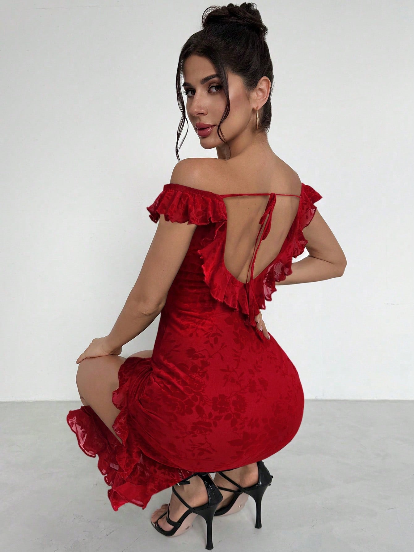 Vestido Longo De Renda Ombro A Ombro Com Fenda Assimétrica