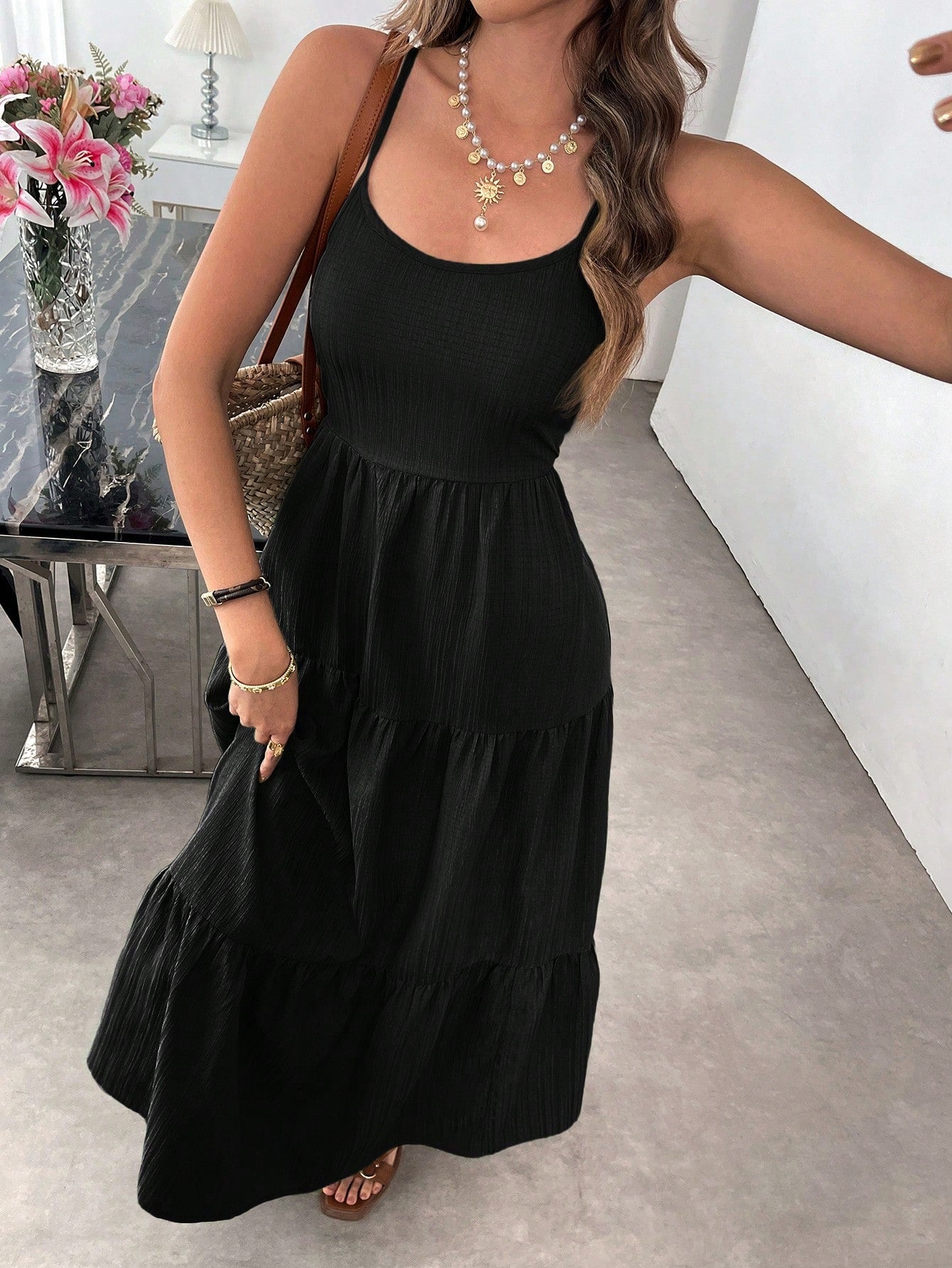 Vestido Longo Verde Com Laço Nas Costas E Camadas Fluídas