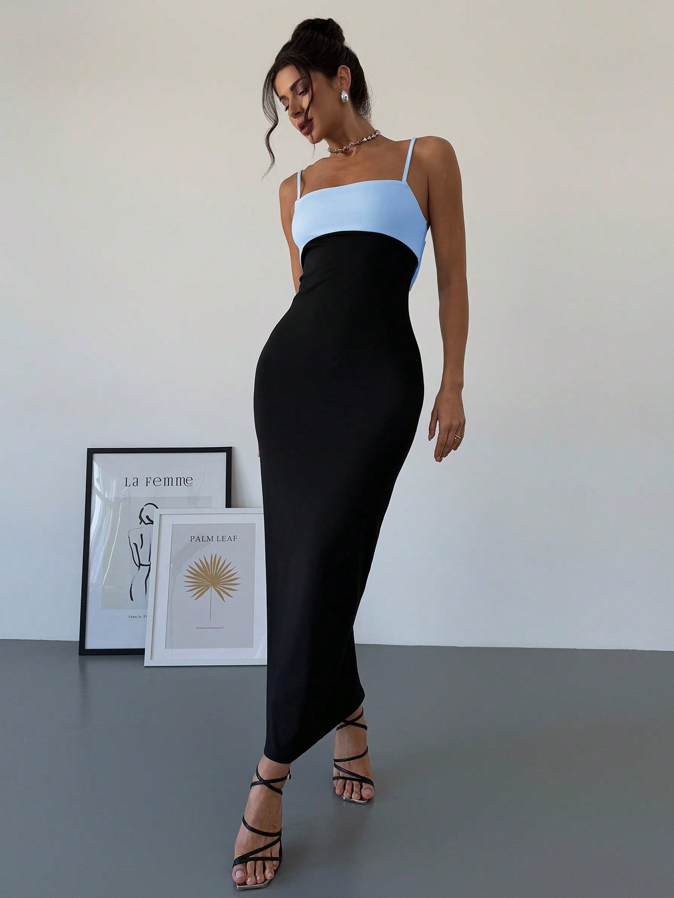 Vestido Midi Com Alças Finas E Laço Elegante Nas Costas