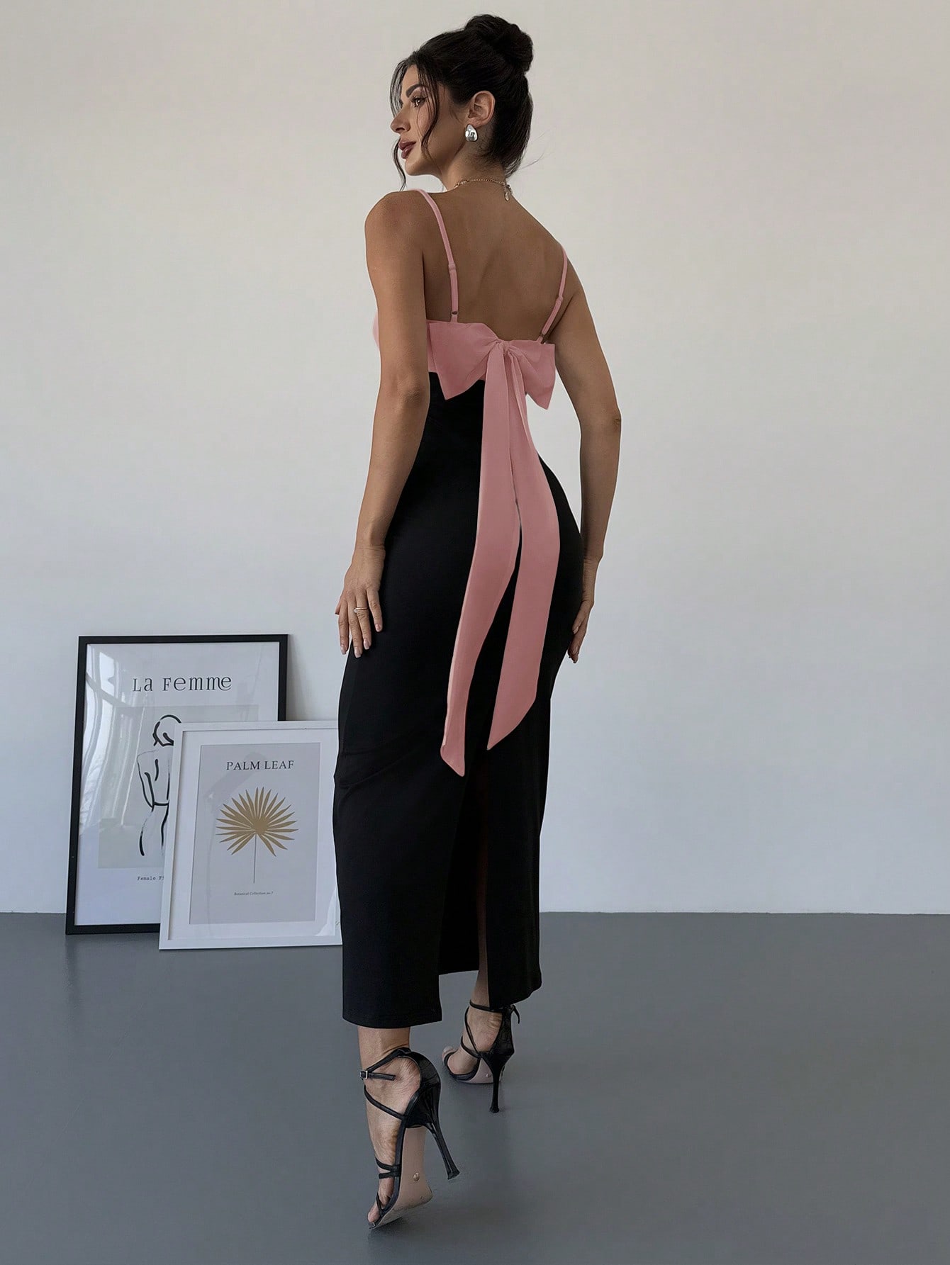 Vestido Midi Com Alças Finas E Laço Elegante Nas Costas