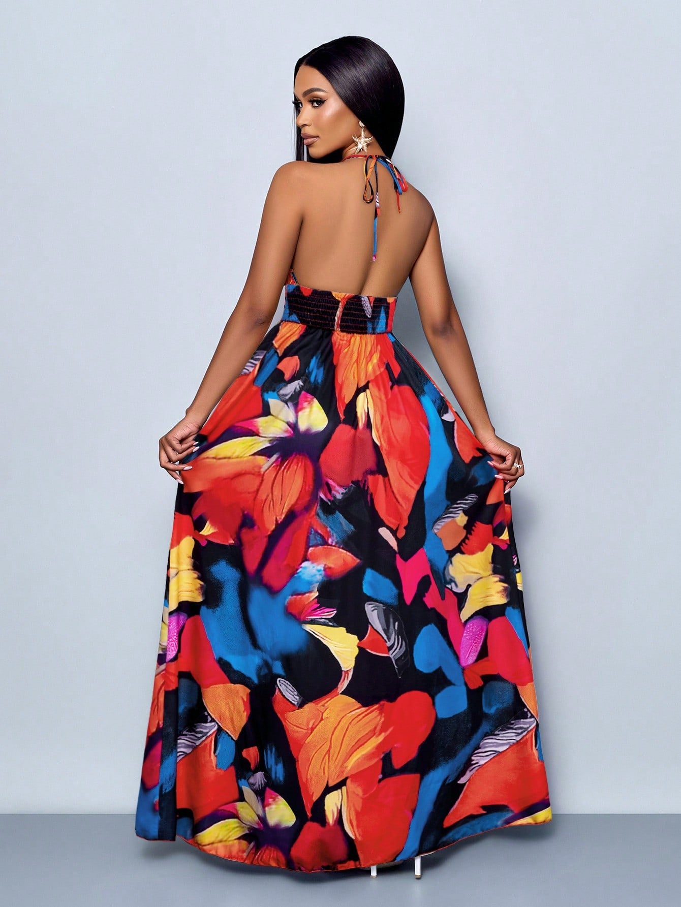 Vestido Longo Estampado Decote Halter Com Saia Rodada