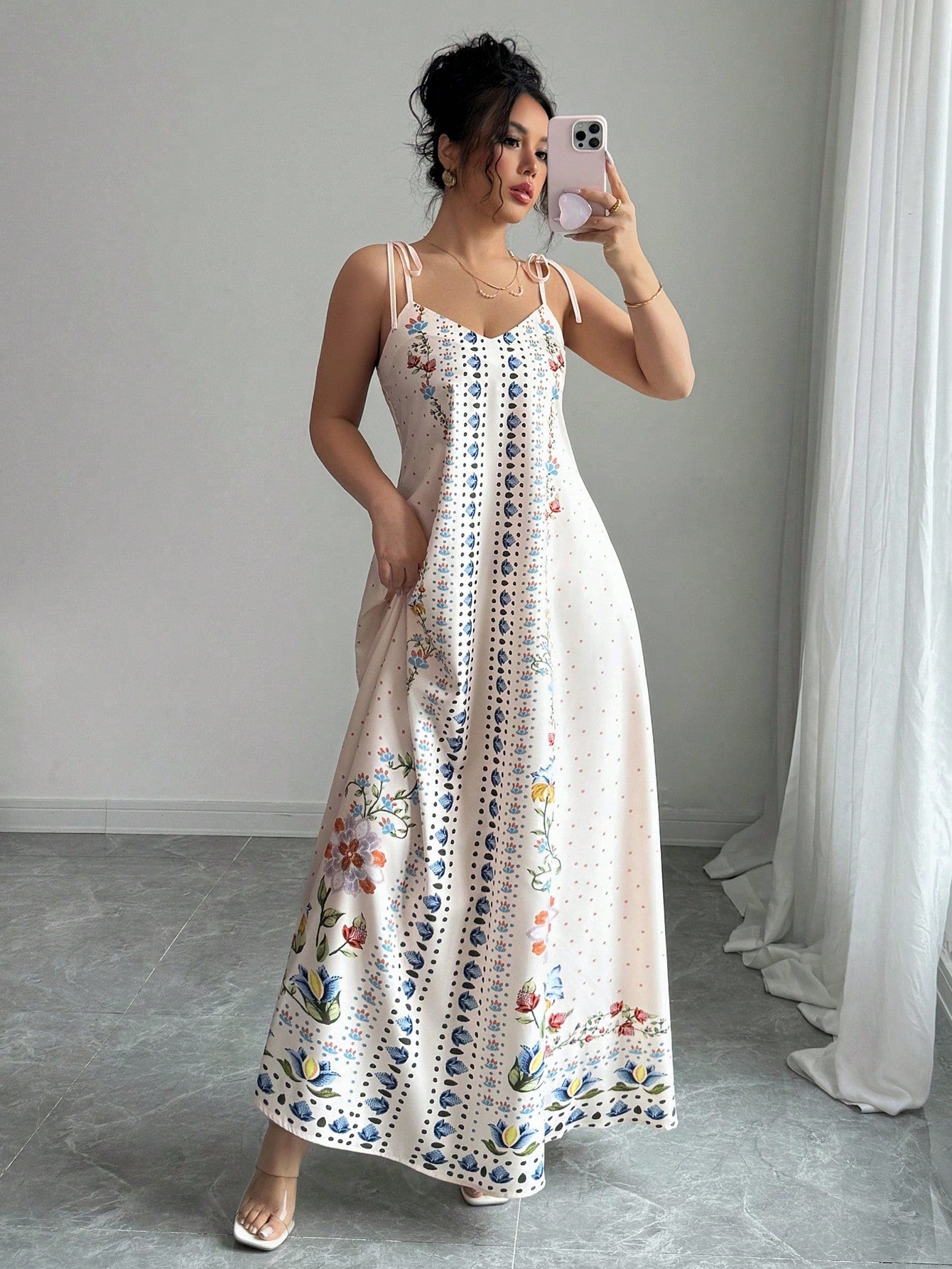 Vestido Longo Estampado com Alças Finas e Barra Decorada