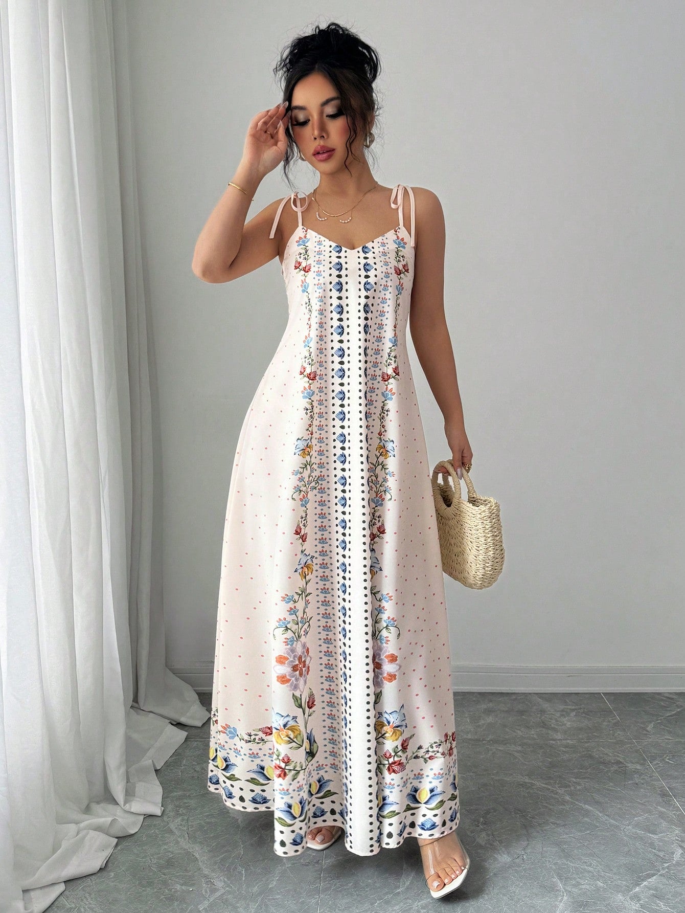 Vestido Longo Estampado com Alças Finas e Barra Decorada
