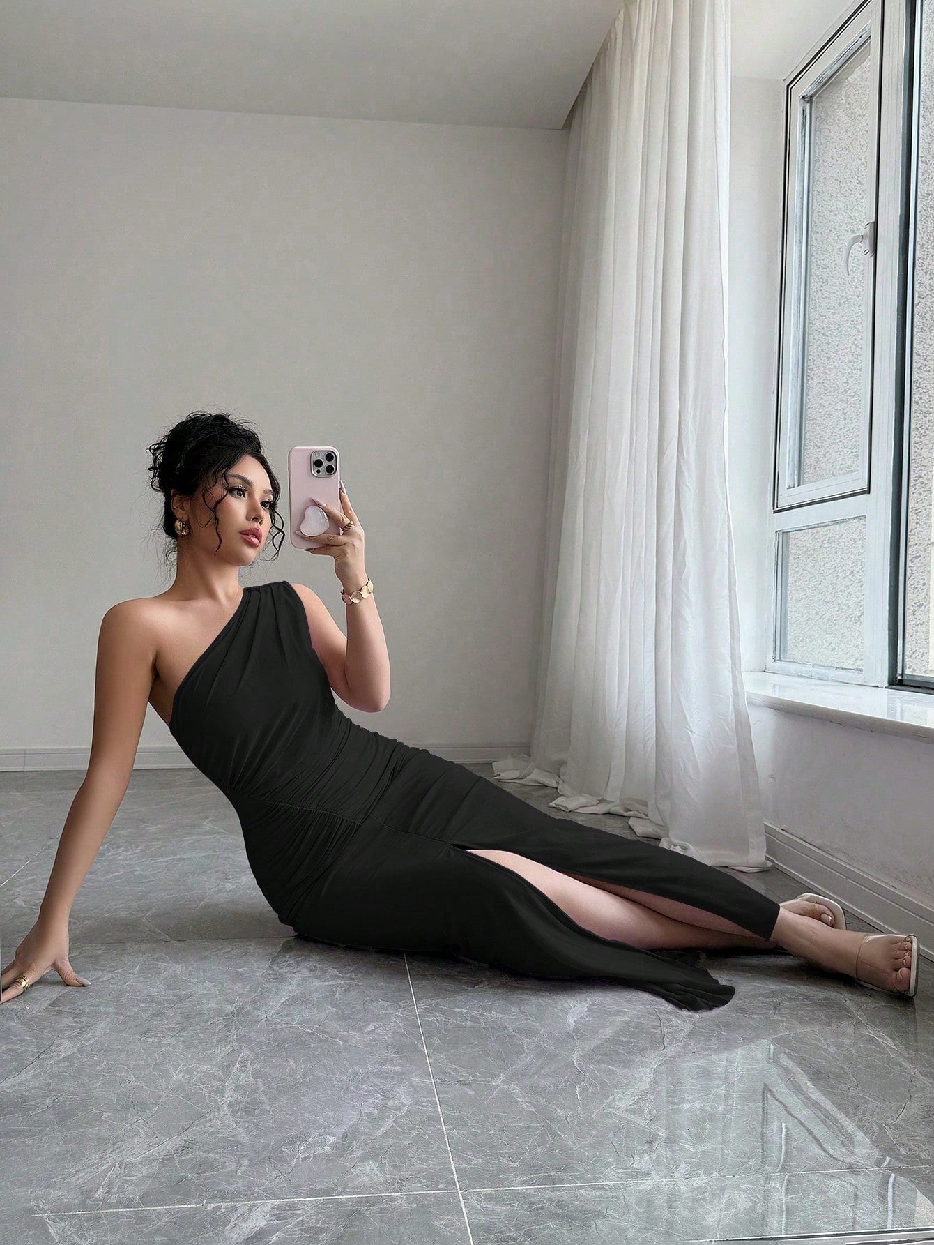 Vestido Longo Um Ombro Só Drapeado Com Fenda Discreta