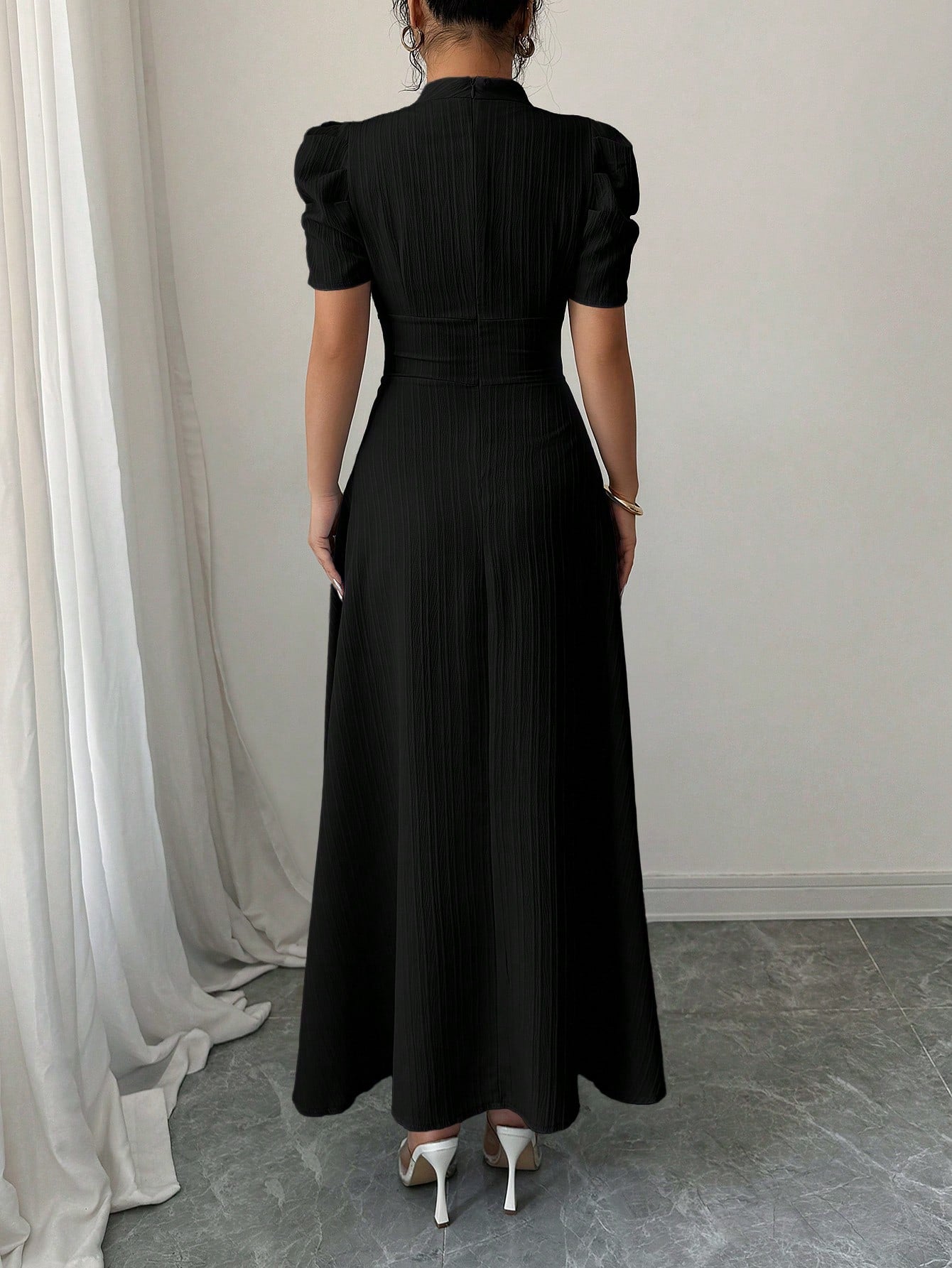 Vestido Midi Evasê Elegante Com Manga Bufante