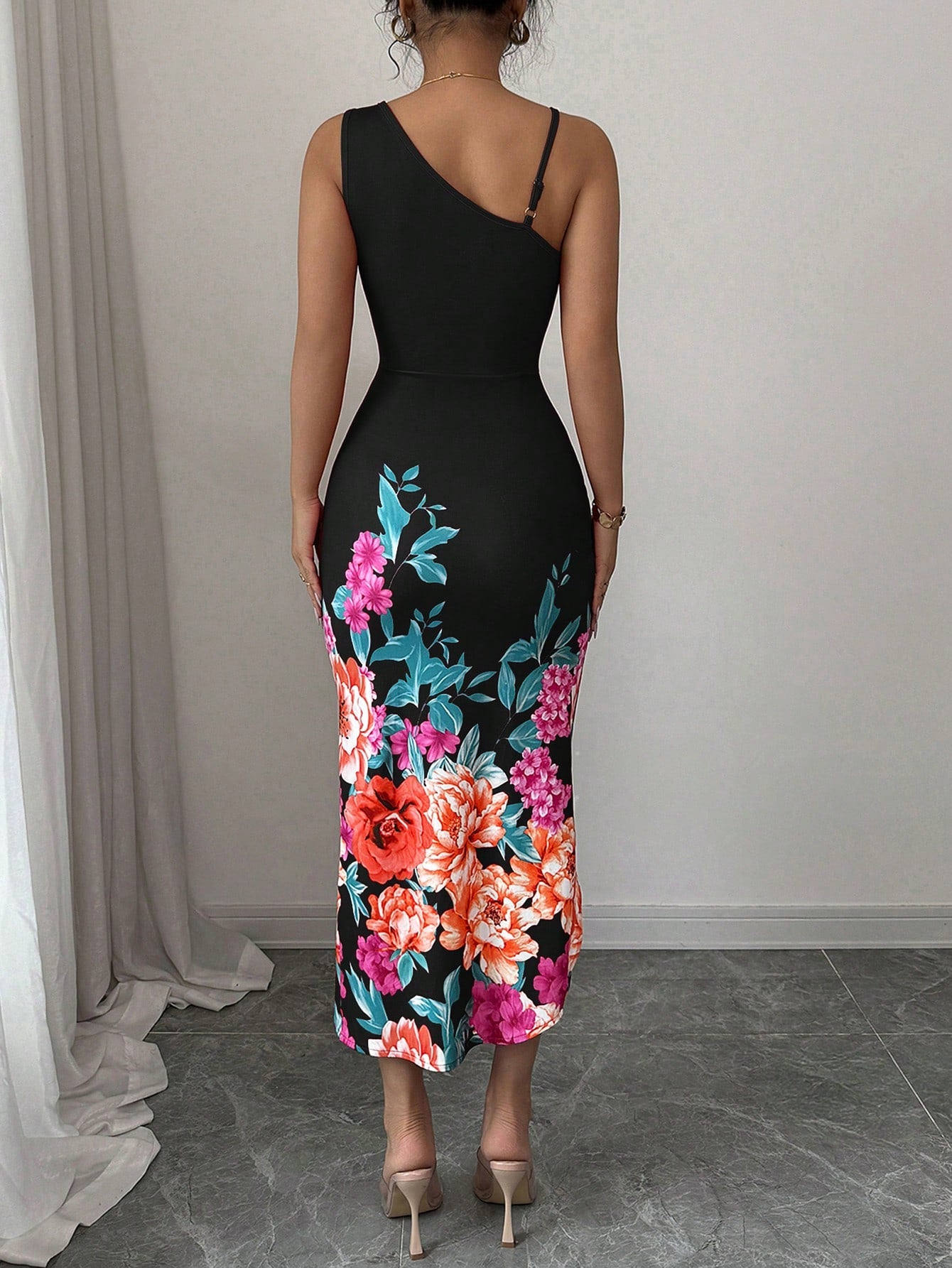 Vestido Midi Justo Com Estampa Floral E Fenda Lateral