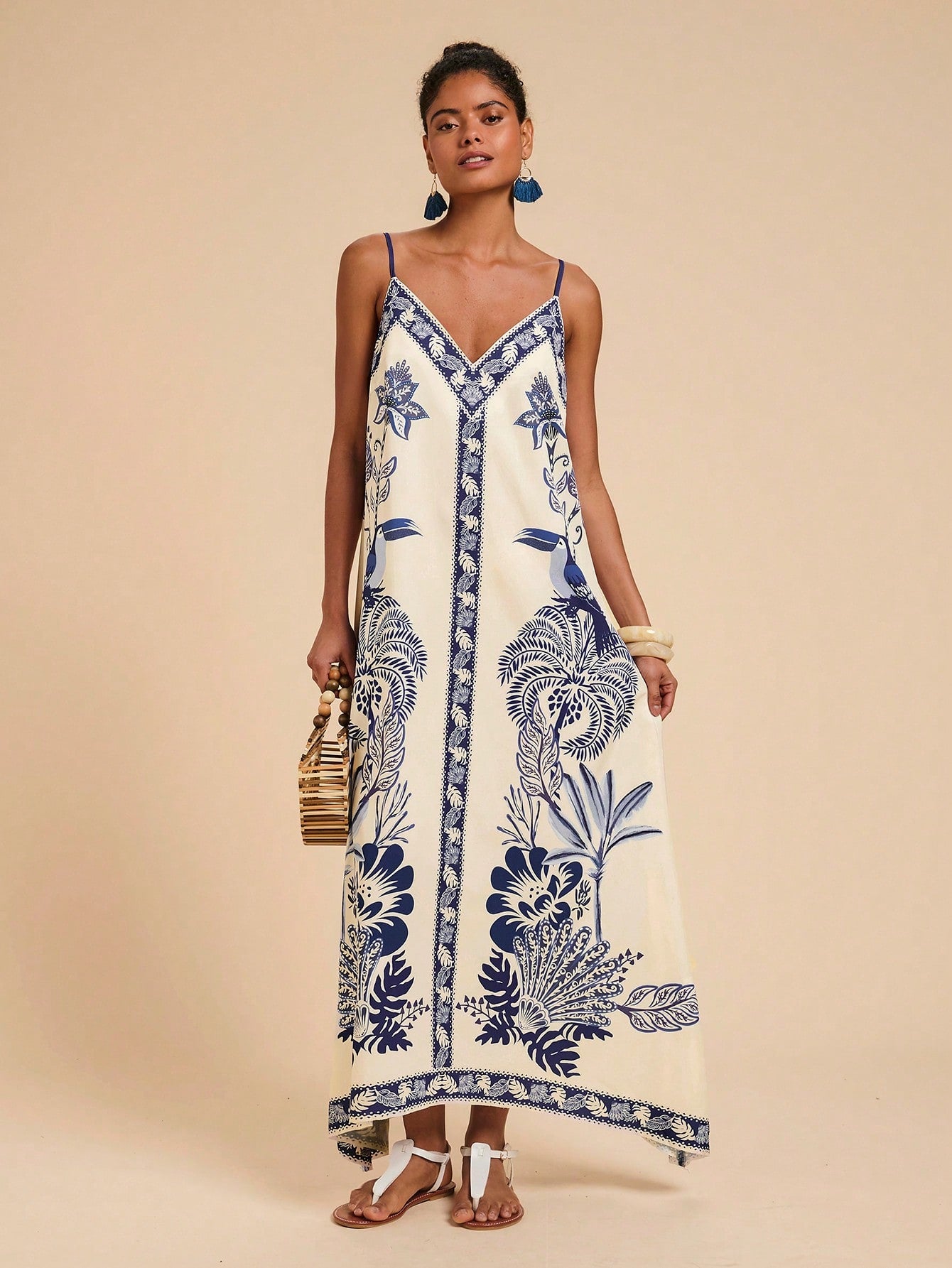 Vestido Longo Estampado Étnico Decote V Alças Finas