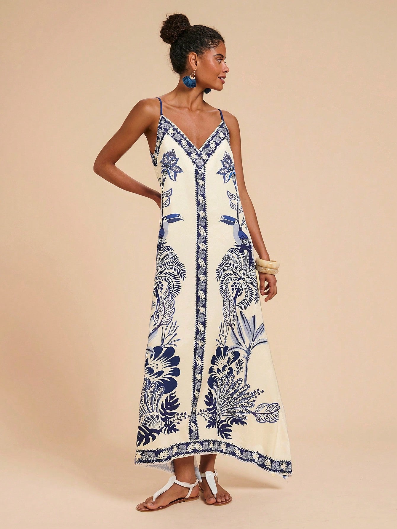 Vestido Longo Estampado Étnico Decote V Alças Finas