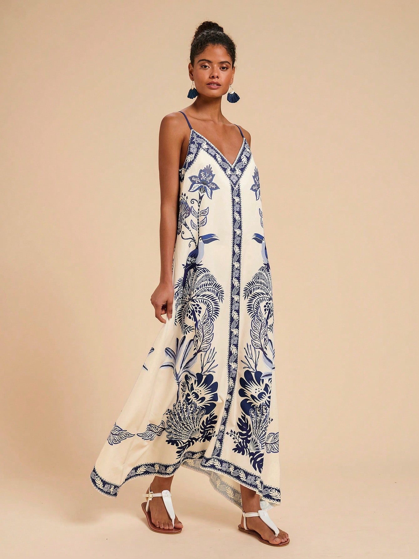 Vestido Longo Estampado Étnico Decote V Alças Finas