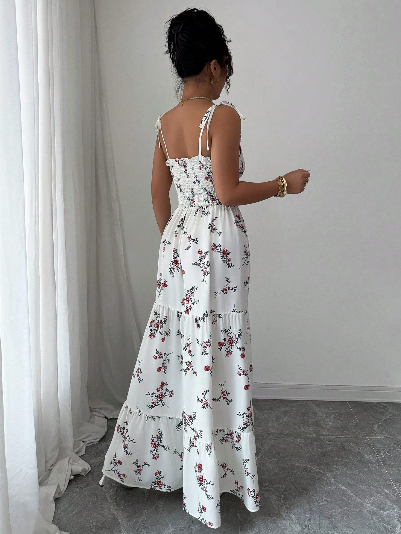 Vestido Longo Estampado Floral Com Alças Finas Ajustáveis